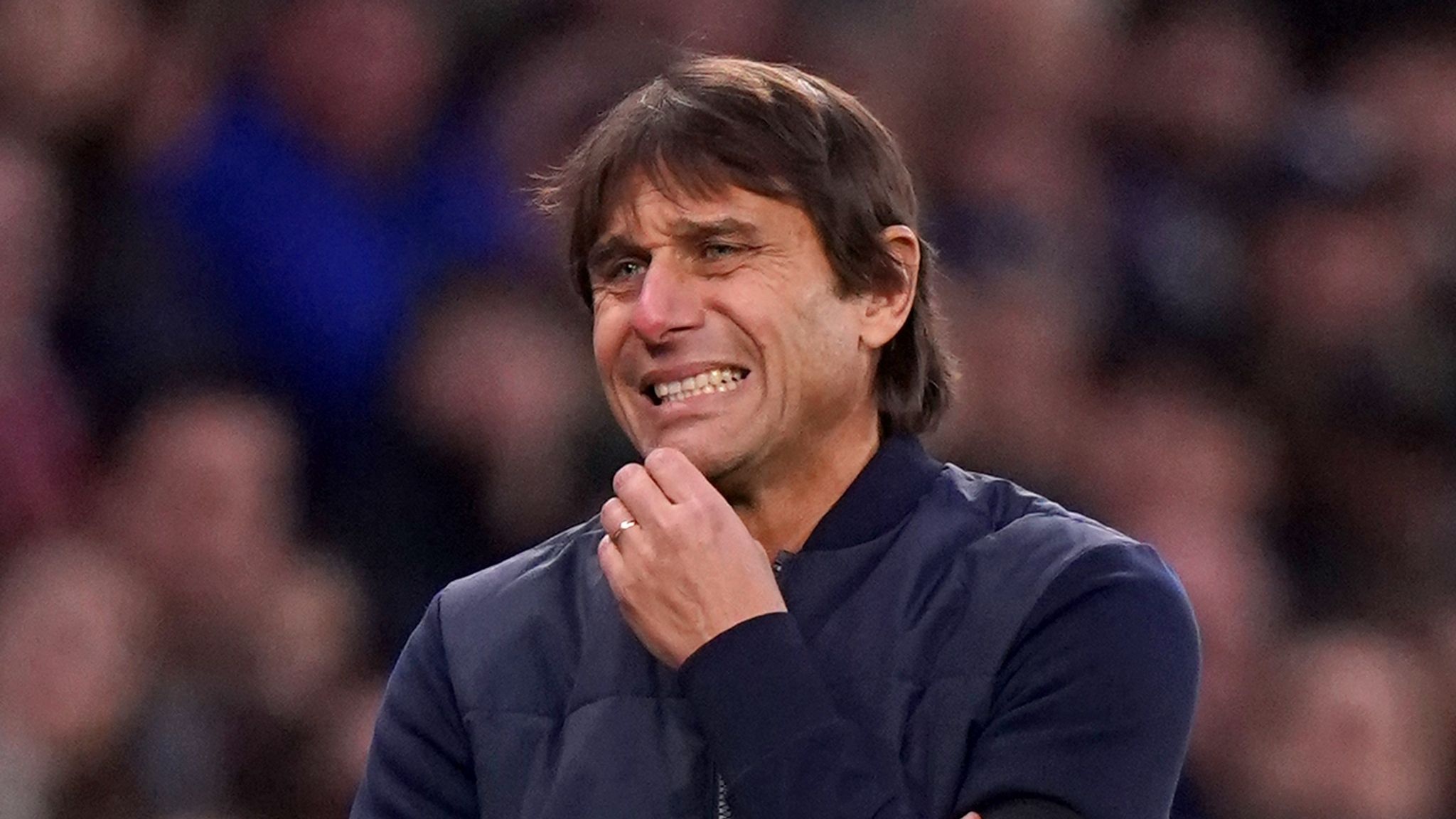 Conte lai chi trich ban lanh dao Tottenham hinh anh