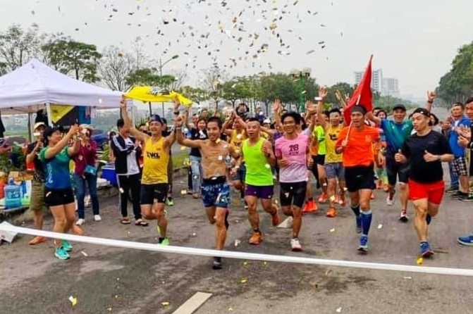 Runner Viet Nam chay 230 km trong 24 gio hinh anh