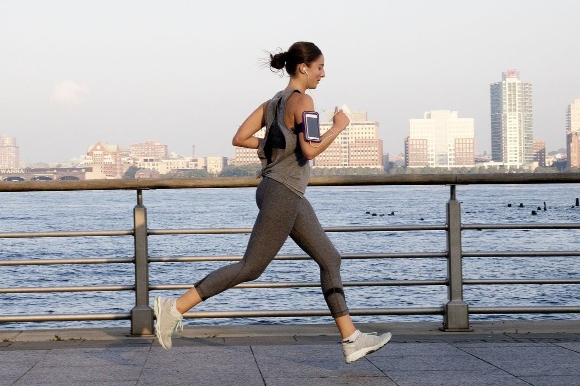 Bay toc do trong chay bo duong dai hinh anh