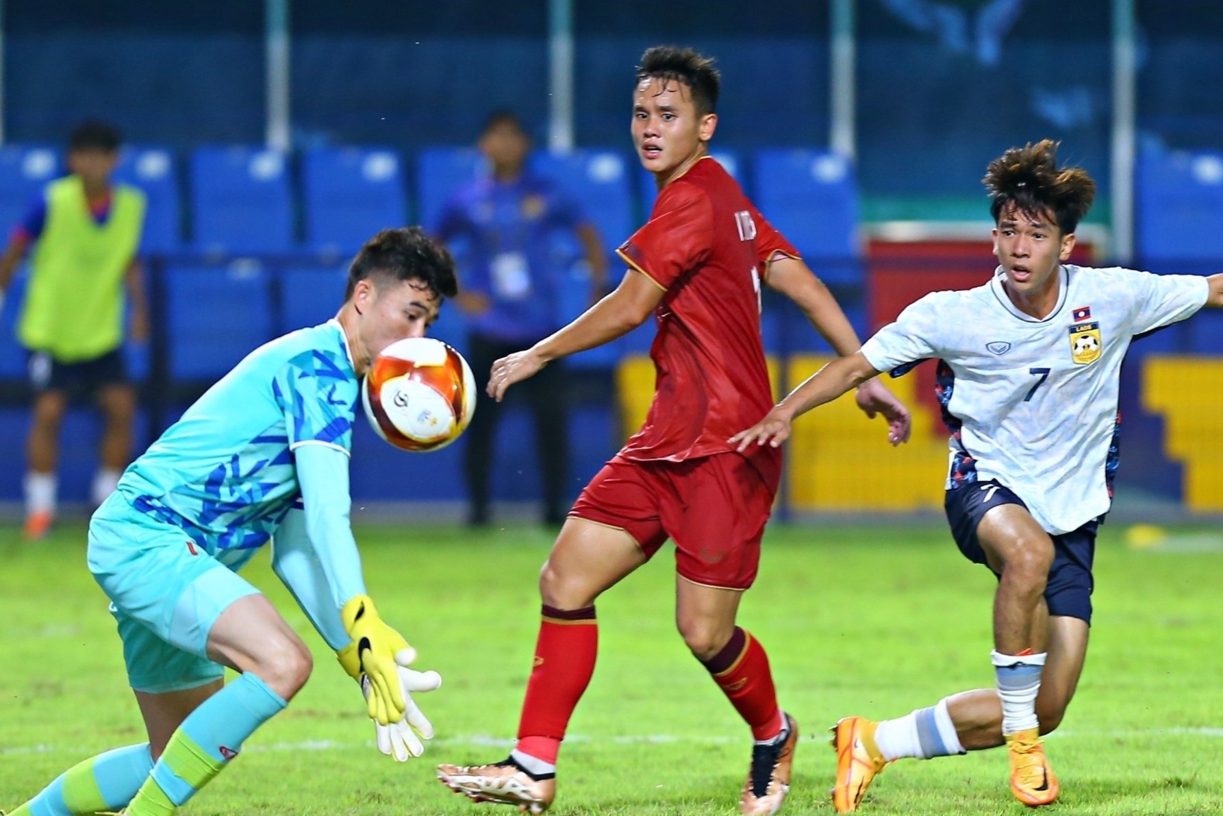 Su voi va suyt hai U22 Viet Nam hinh anh