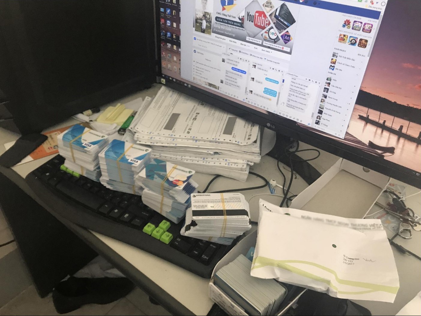 gian lan quang cao facebook qua the visa anh 1