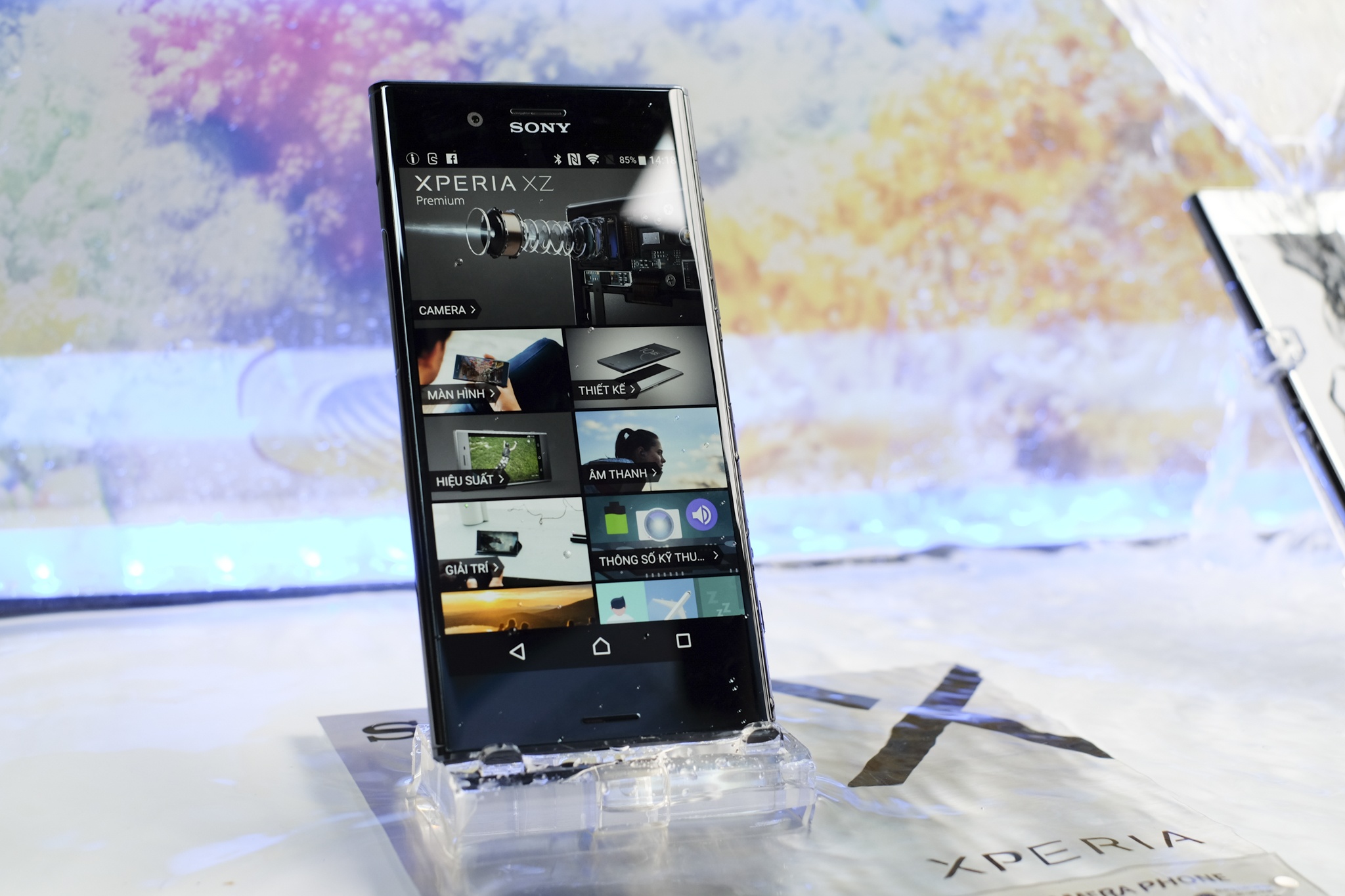 Sony Xperia XZ Premium,  4K HDR anh 3