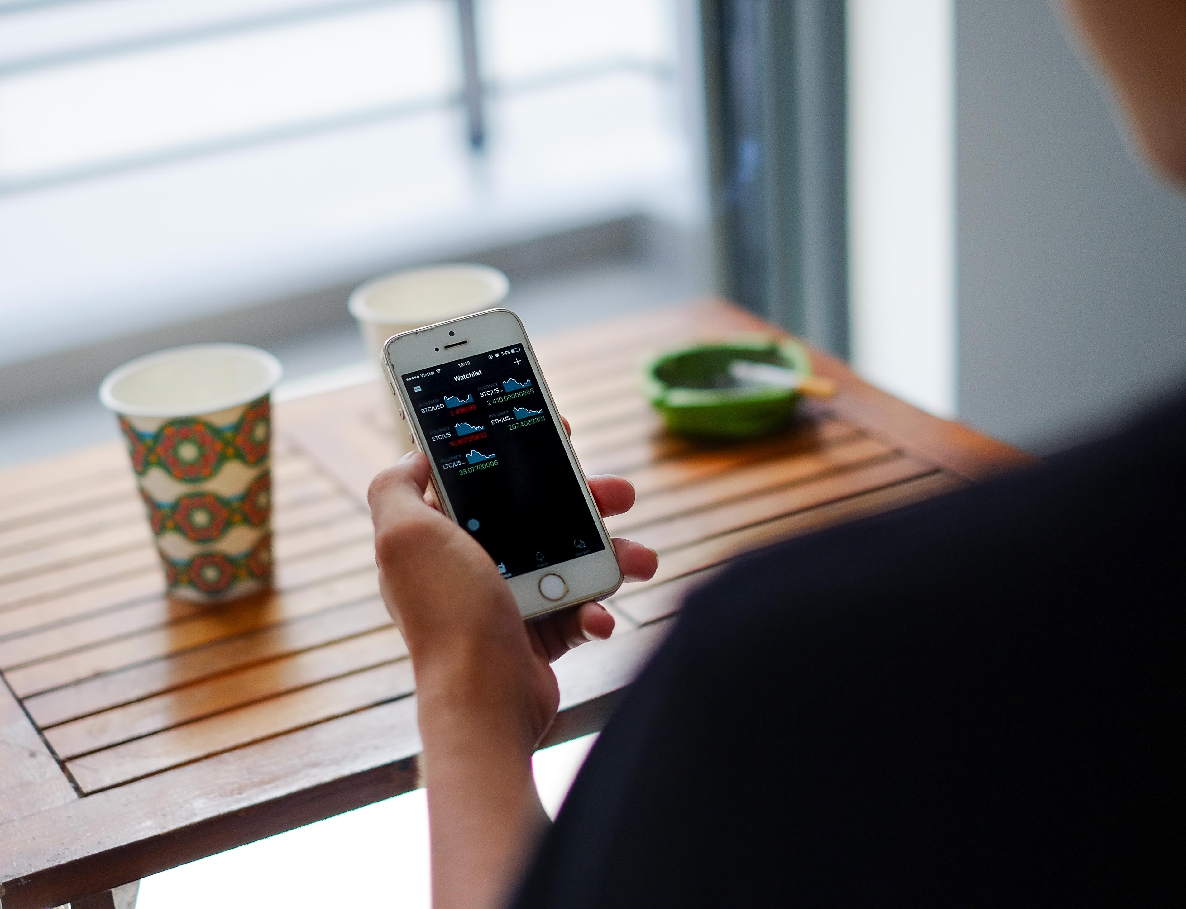 Ca phe, luot song Bitcoin kiem 10 trieu/buoi o Sai Gon hinh anh