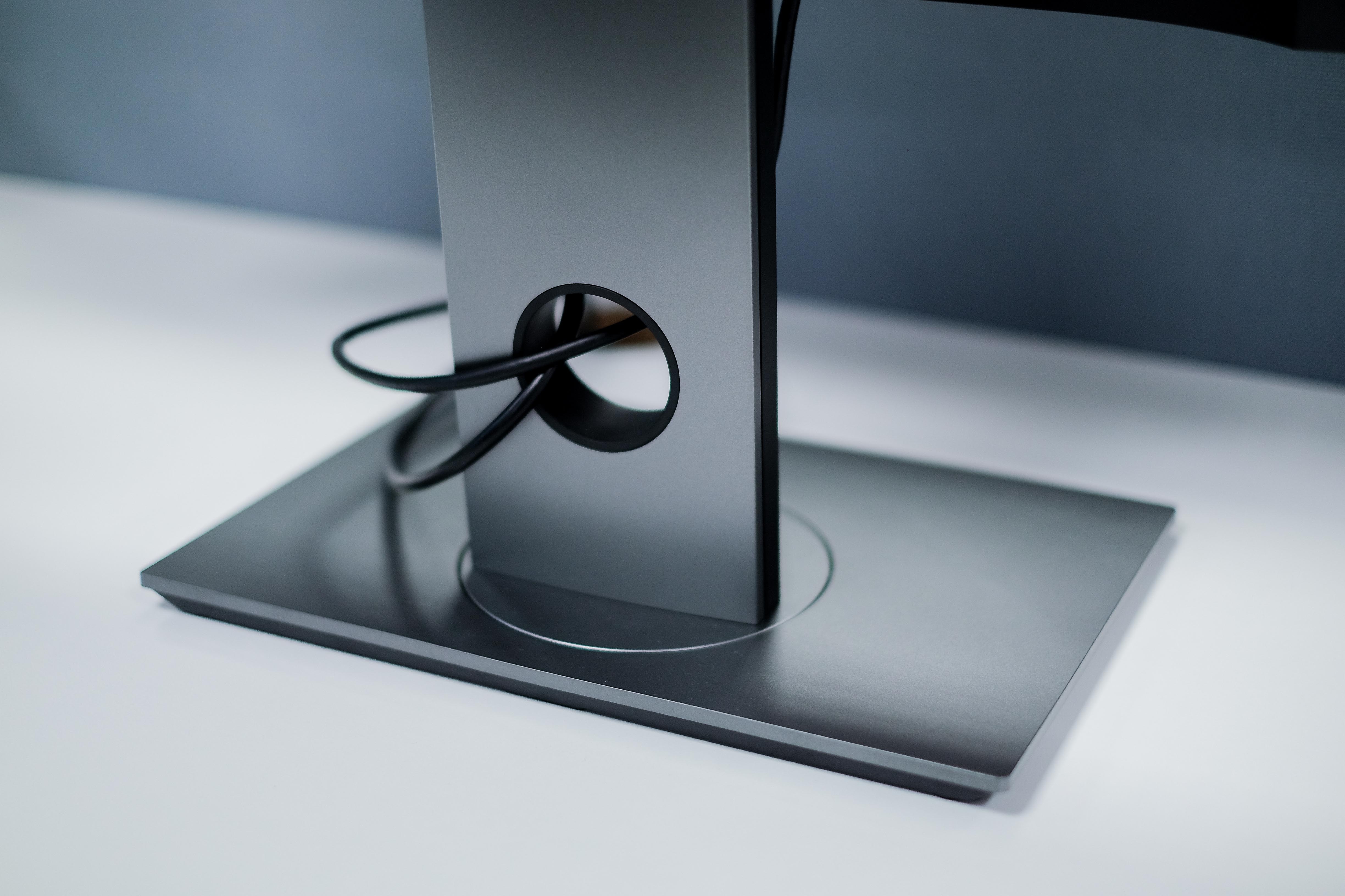 Màn hình DEll 4K HDR UltraSharp ảnh 9 Man hinh DEll 4K HDR UltraSharp anh 9