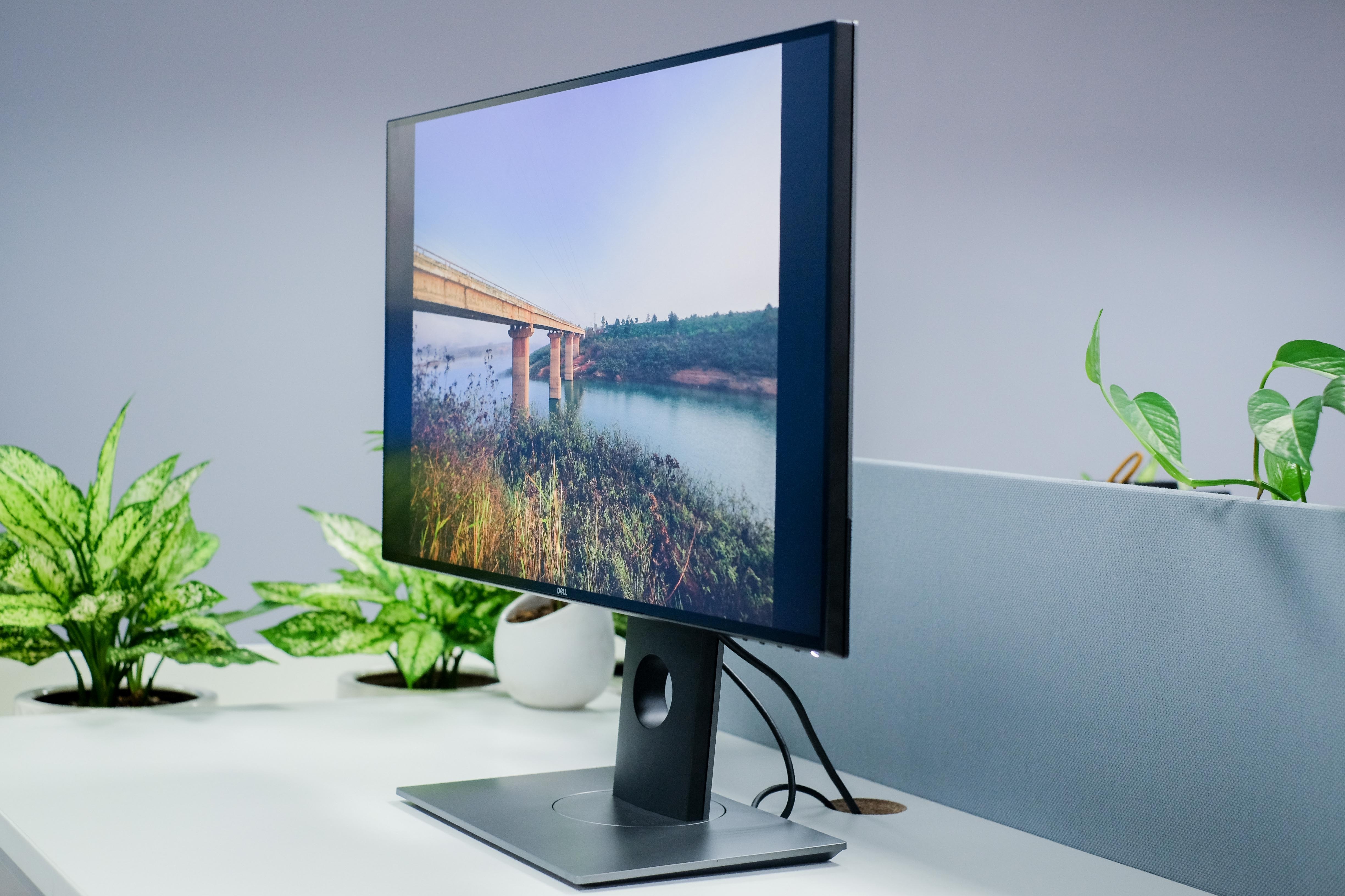 Màn hình DEll 4K HDR UltraSharp ảnh 3 Man hinh DEll 4K HDR UltraSharp anh 3