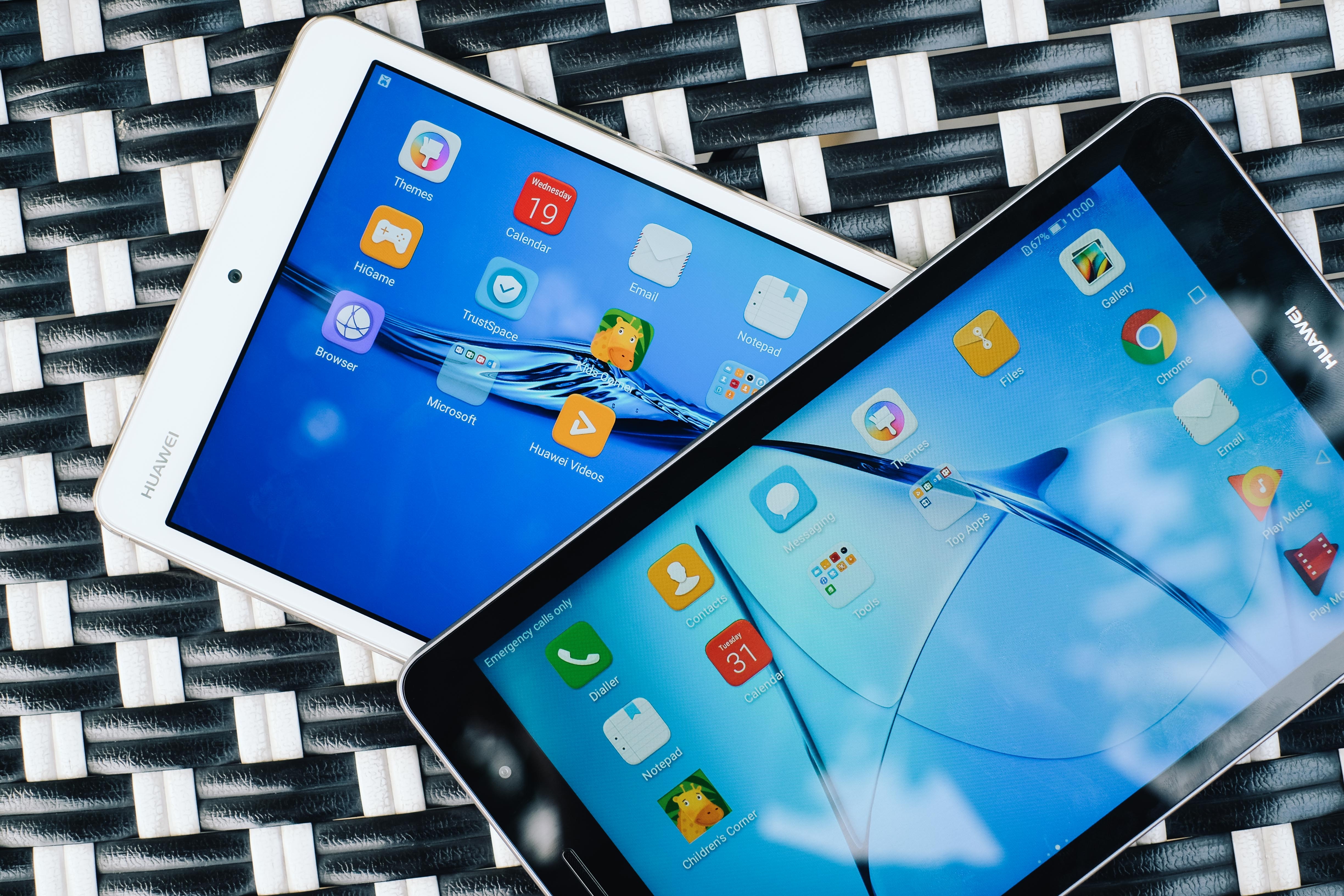 Huawei ham nong thi truong may tinh bang gia re hinh anh