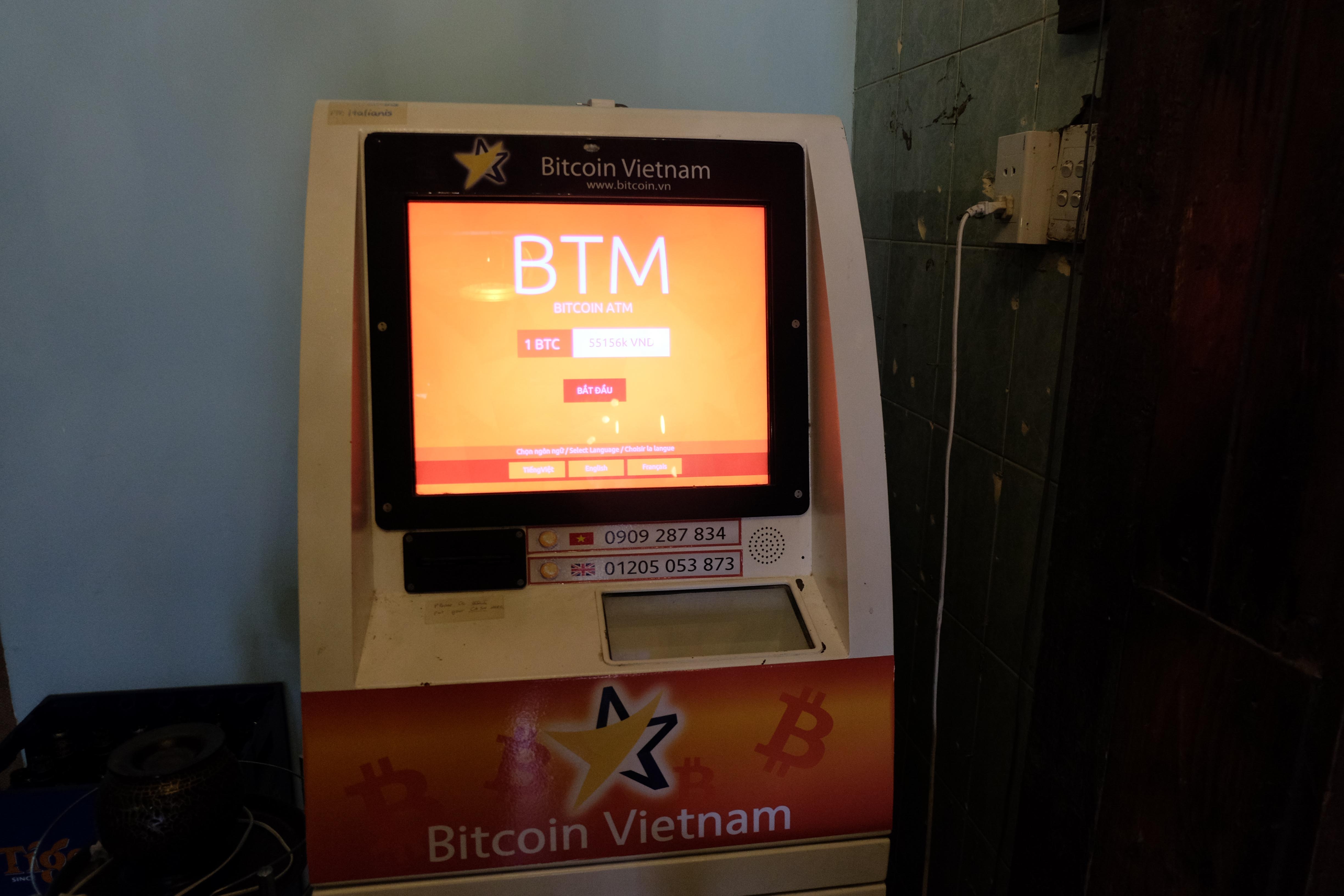 Mua ban Bitcoin trong tiem an o Sai Gon anh 7