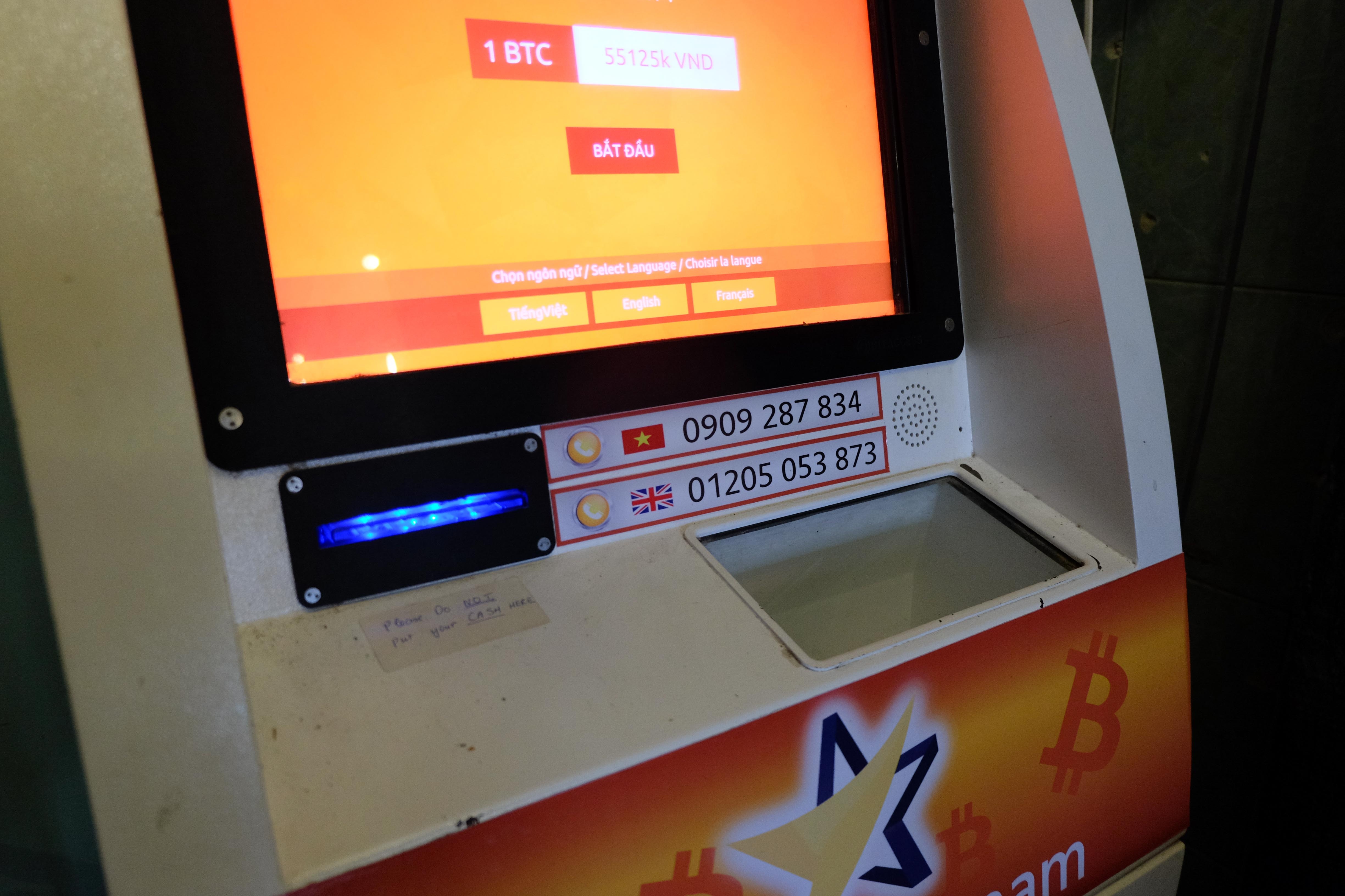 Mua ban Bitcoin trong tiem an o Sai Gon anh 5