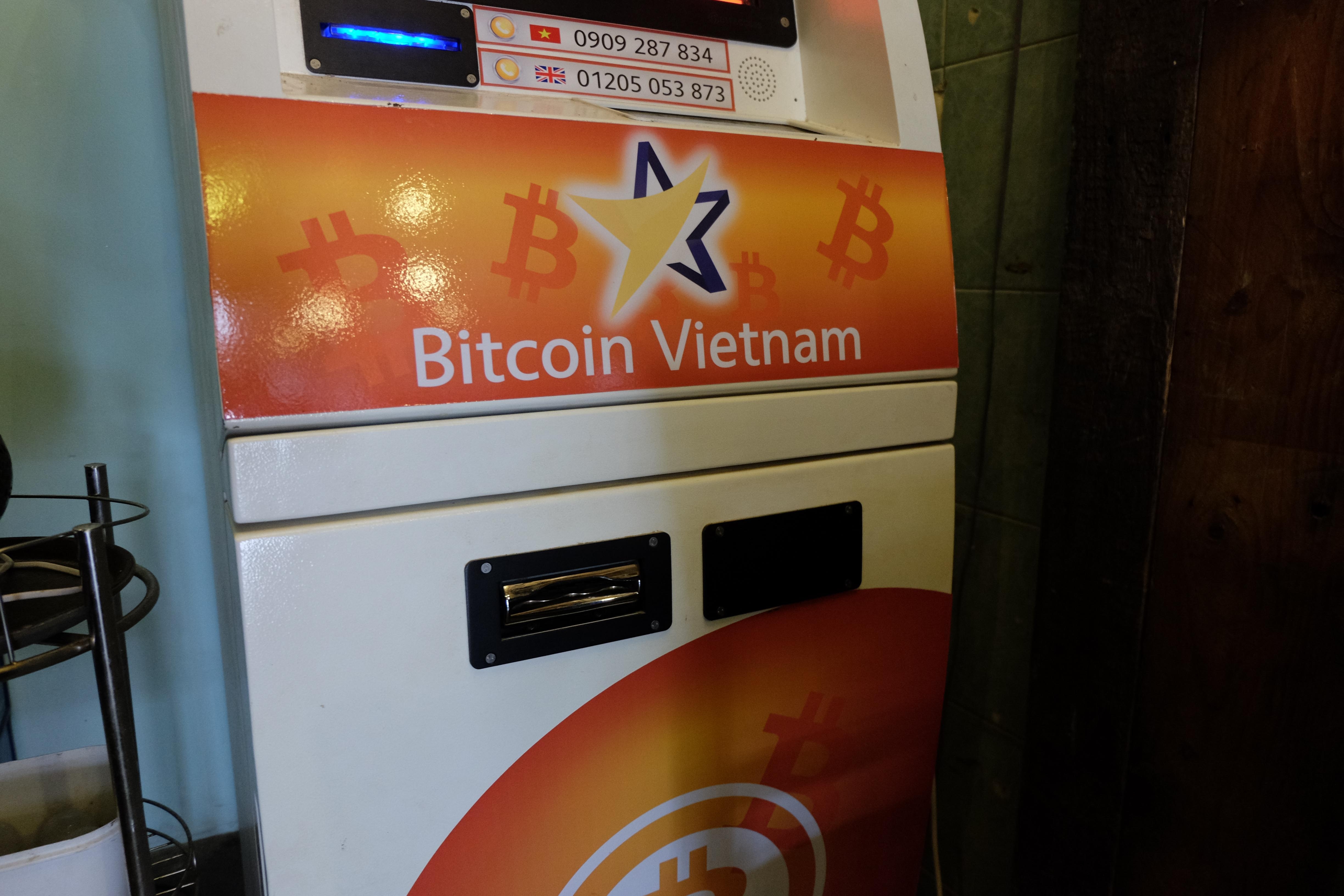 Mua ban Bitcoin trong tiem an o Sai Gon anh 6