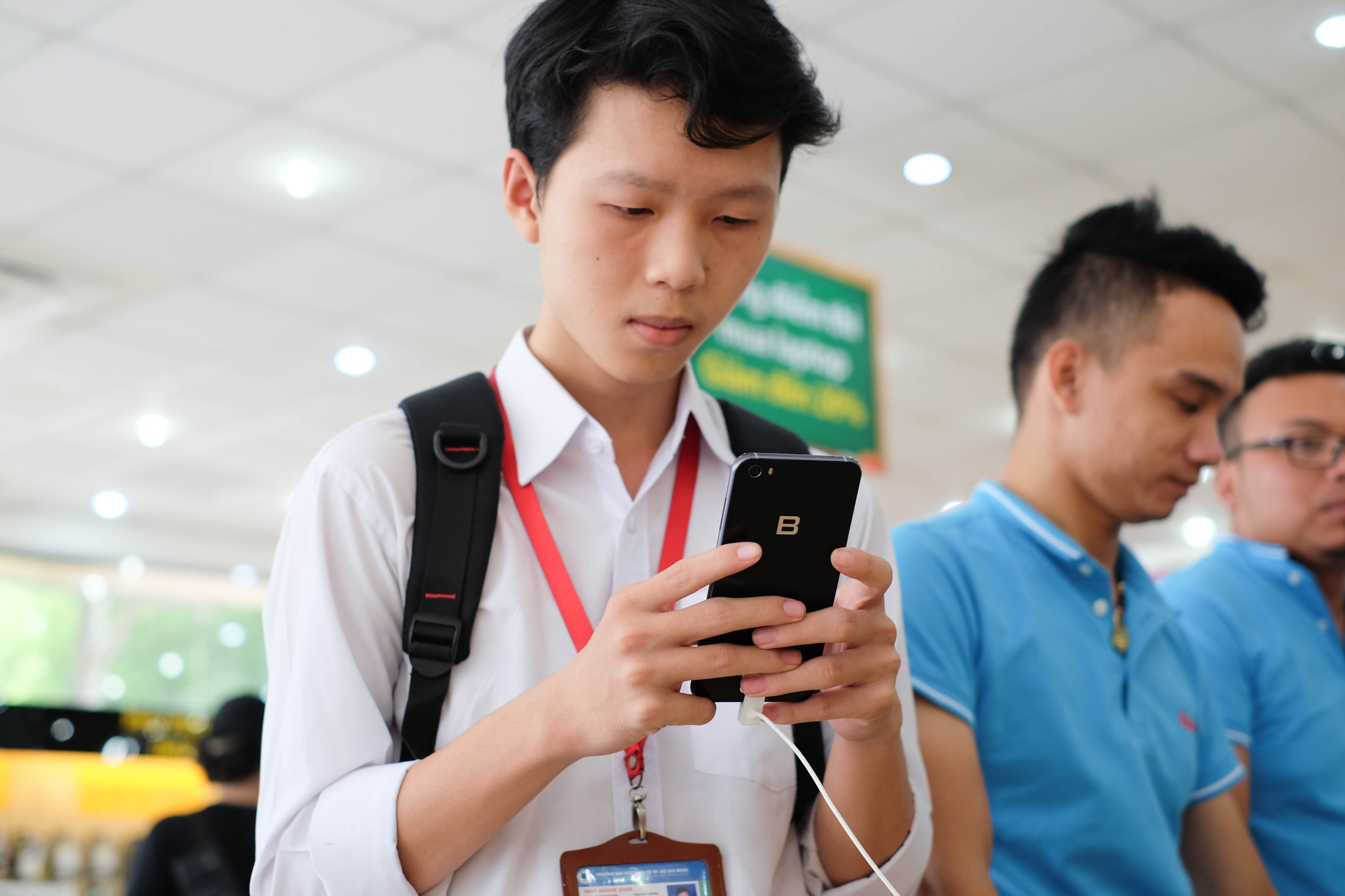 Nguoi dung xep hang trai nghiem Bphone hinh anh