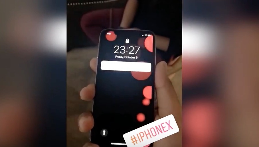 iPhone X tren tay nguoi Viet len bao nuoc ngoai hinh anh