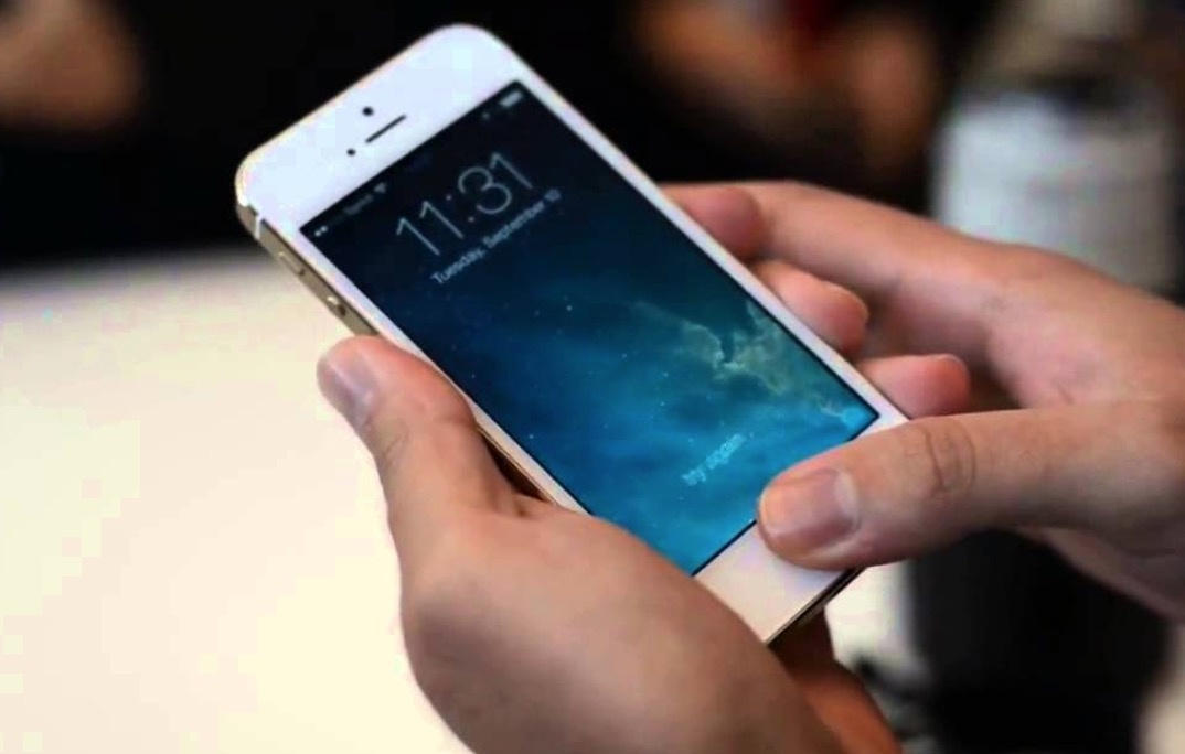 The Gioi Di Dong thua nhan ban iPhone 5S hang 'dung' hinh anh