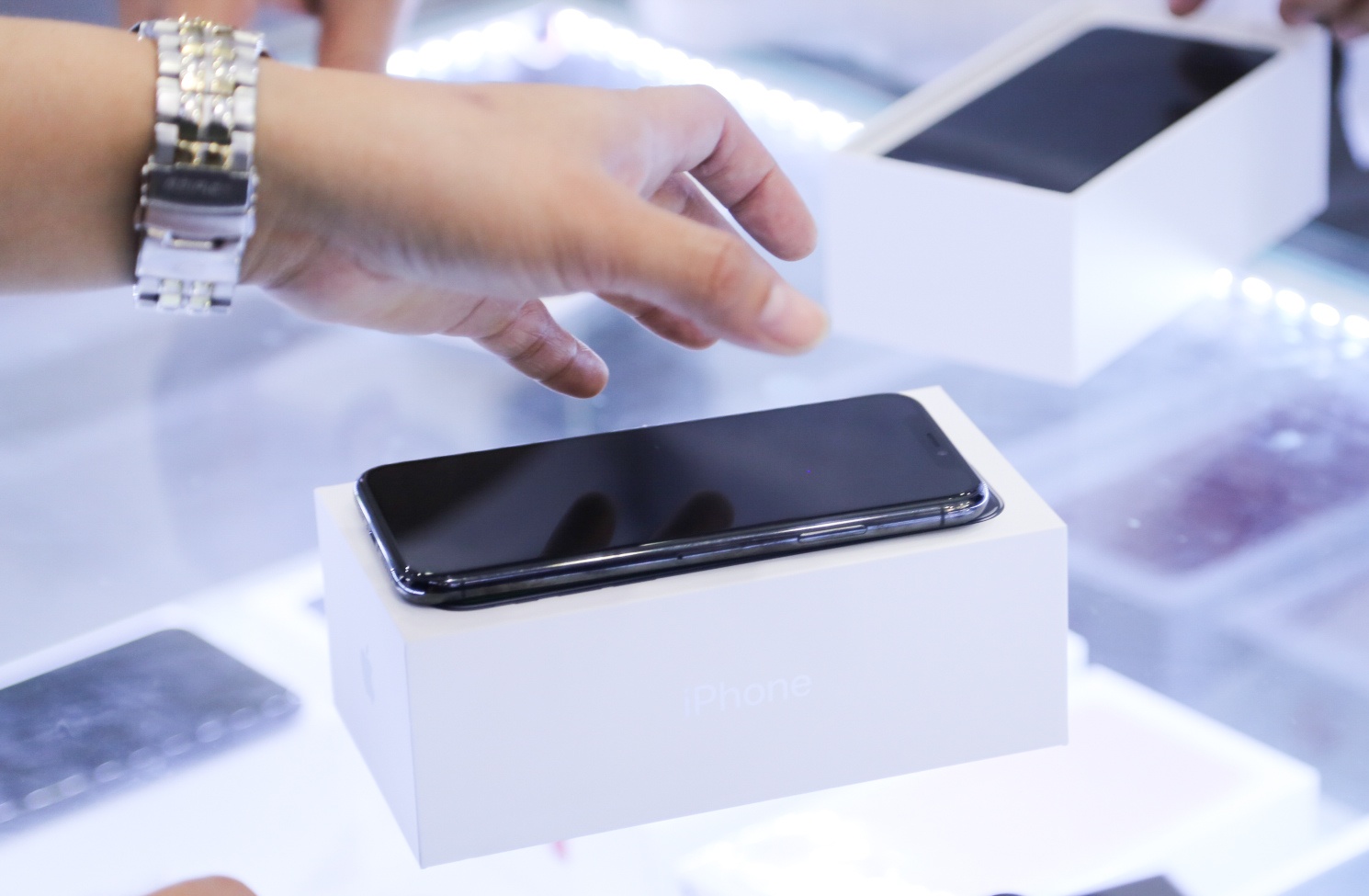 Nguoi Viet dau tien mua iPhone X gia 68 trieu anh 2