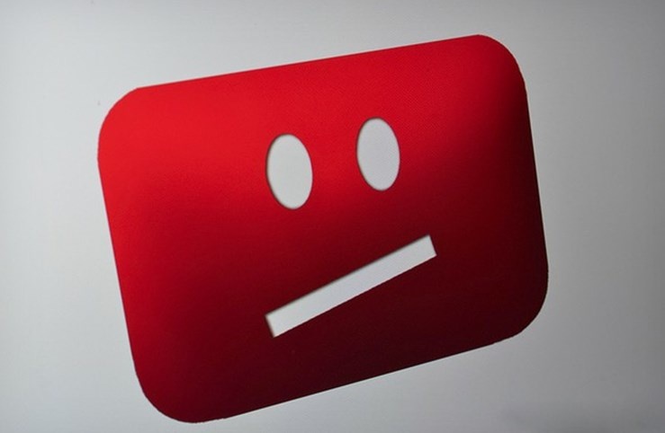 YouTube doi mat voi nguy co bi cat quang cao quy mo lon hinh anh