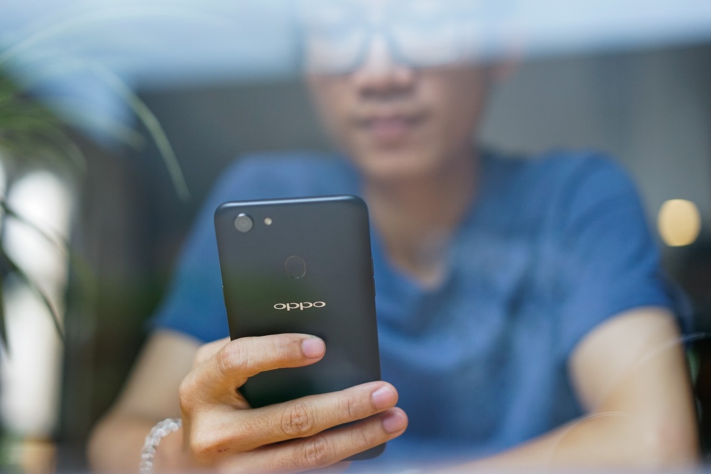 Ban thu gon cua Oppo F5 gia 6,2 trieu dong hinh anh