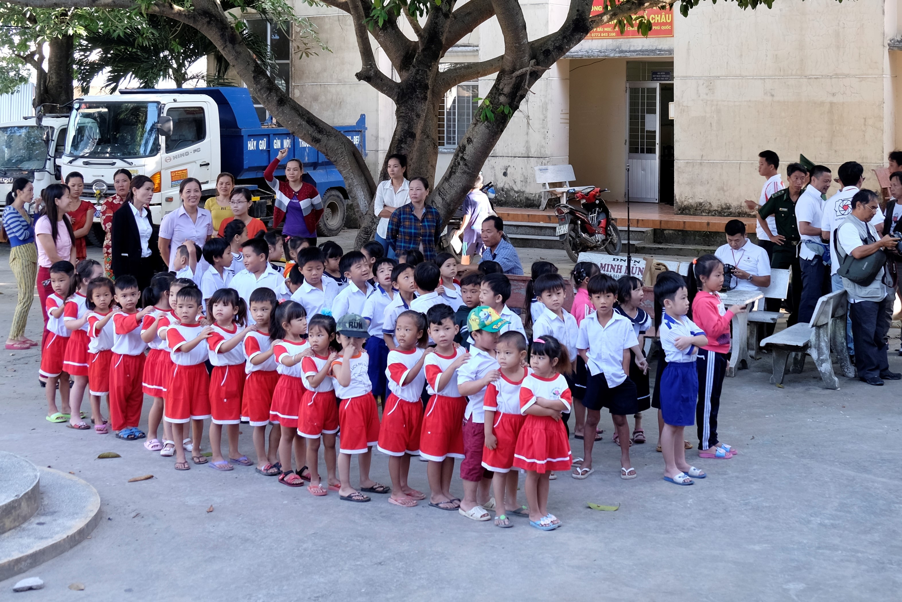 1.200 nhiep anh gia tham gia du an 'Nhat ky nu cuoi' hinh anh