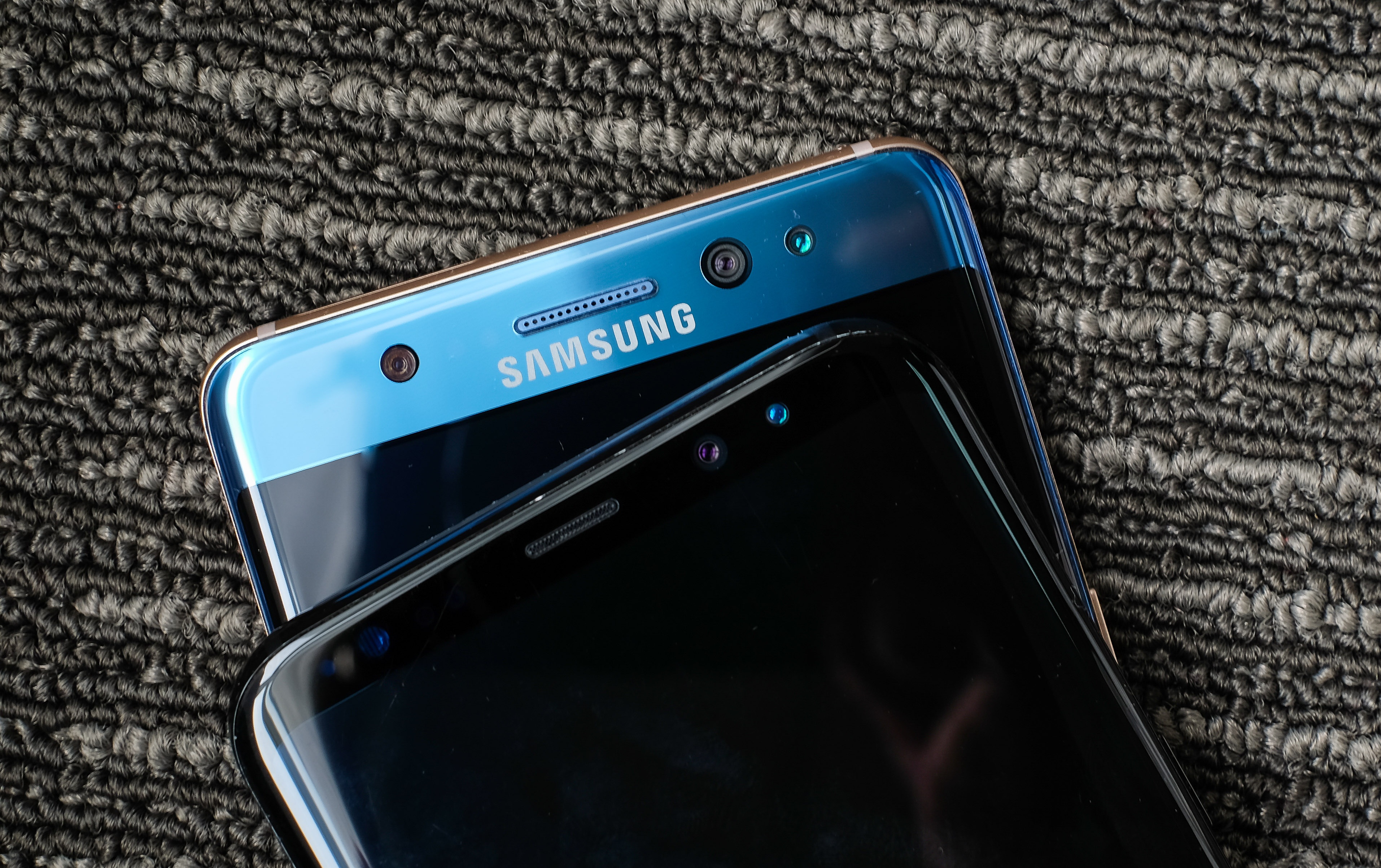 So sanh Galaxy Note FE va S8 plus anh 9