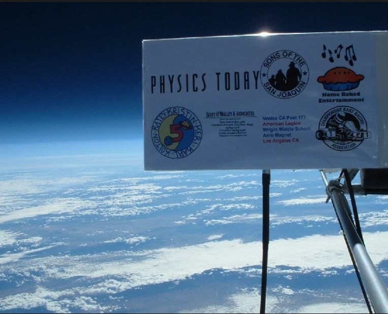 Startup nguoi Nhat ban quang cao tren mat trang hinh anh