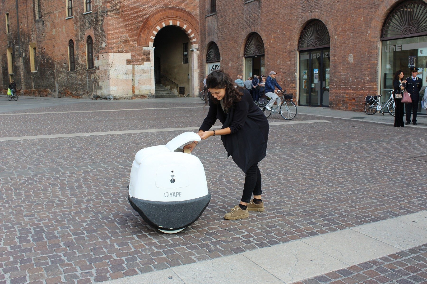 Robot giao hang tu dong anh 2