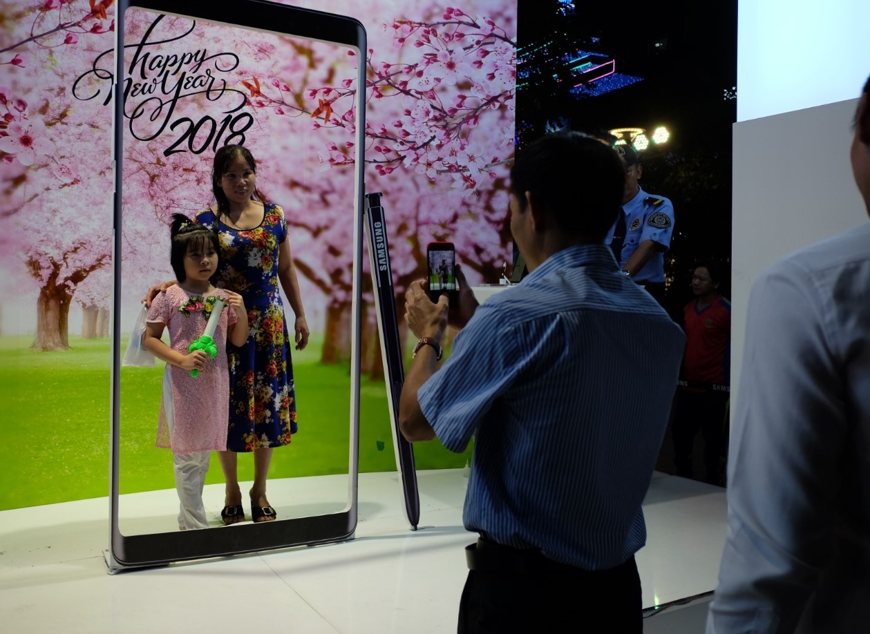 Samsung to chuc dem giao thua: Don tet phai lon anh 2