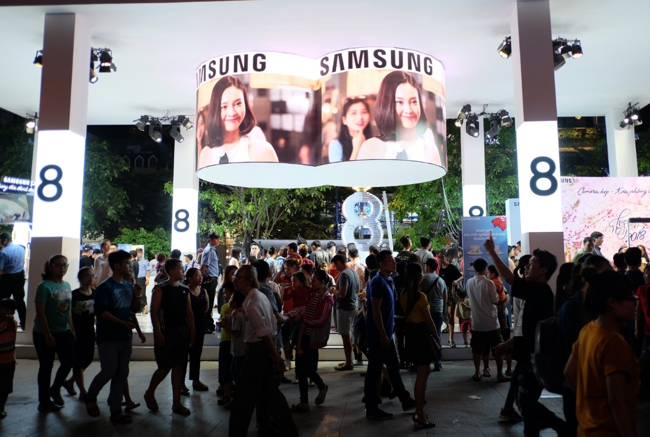 Samsung to chuc dem giao thua: Don tet phai lon hinh anh