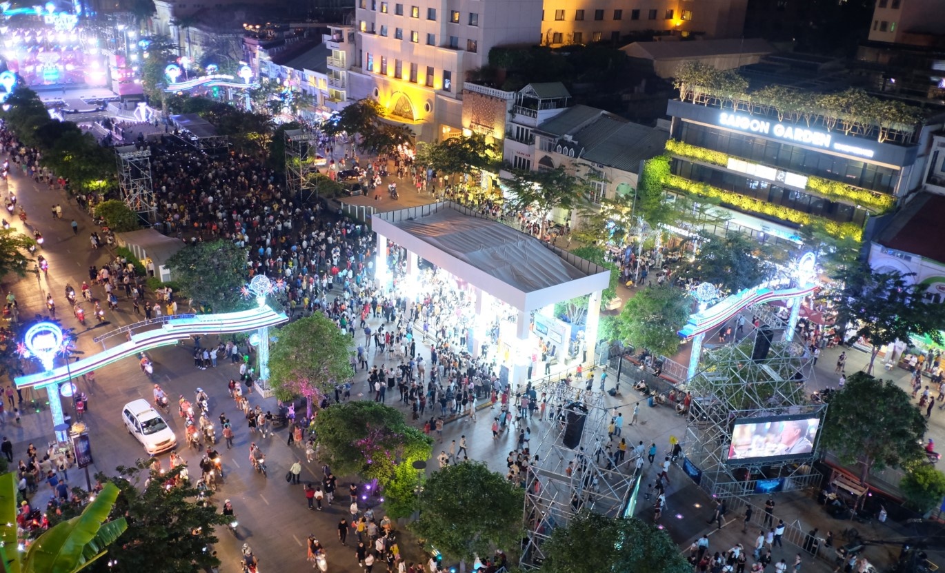 Samsung to chuc dem giao thua: Don tet phai lon anh 1