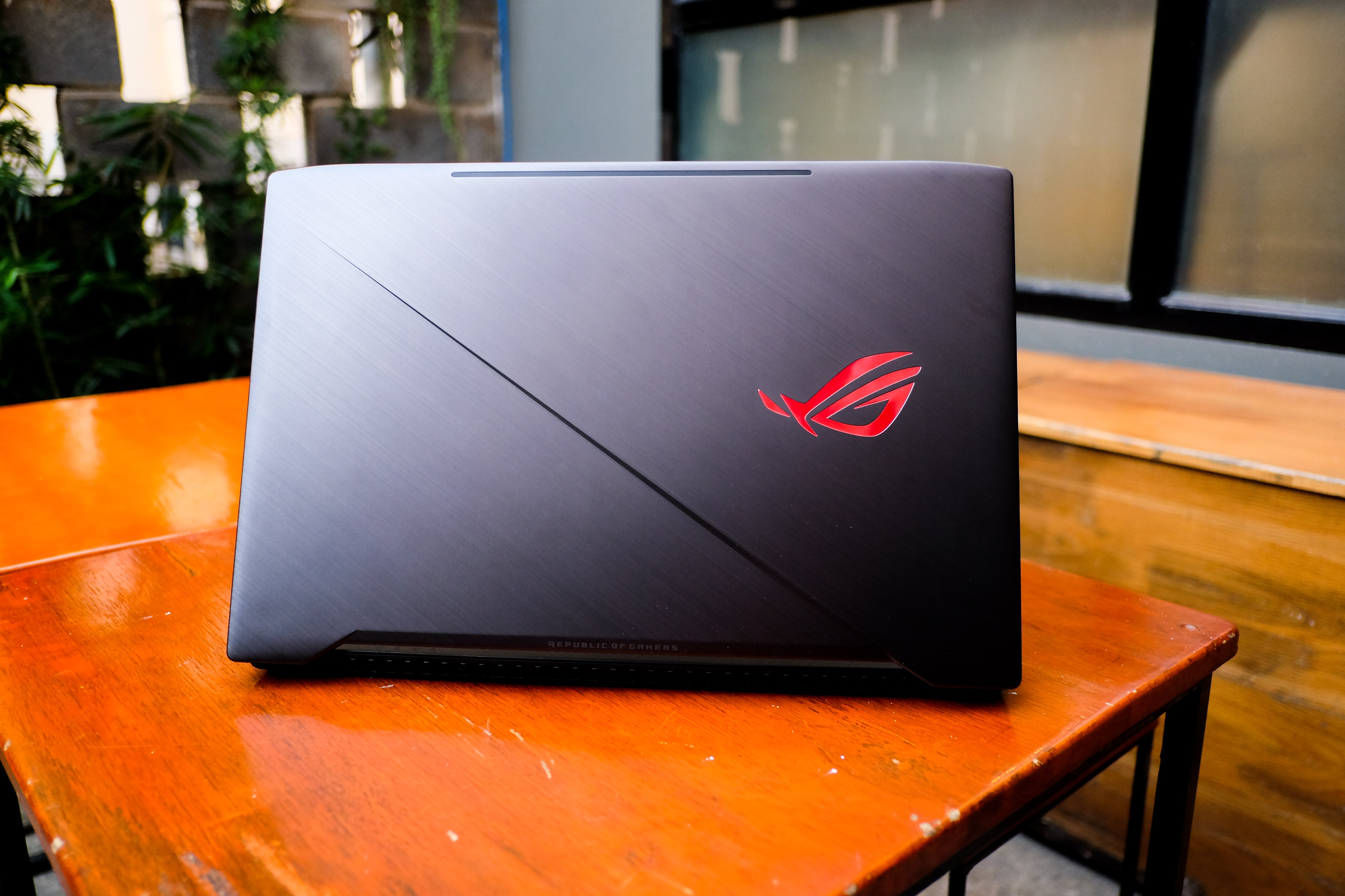 Asus ROG Strix SCAR: Gaming laptop danh cho xa thu hinh anh