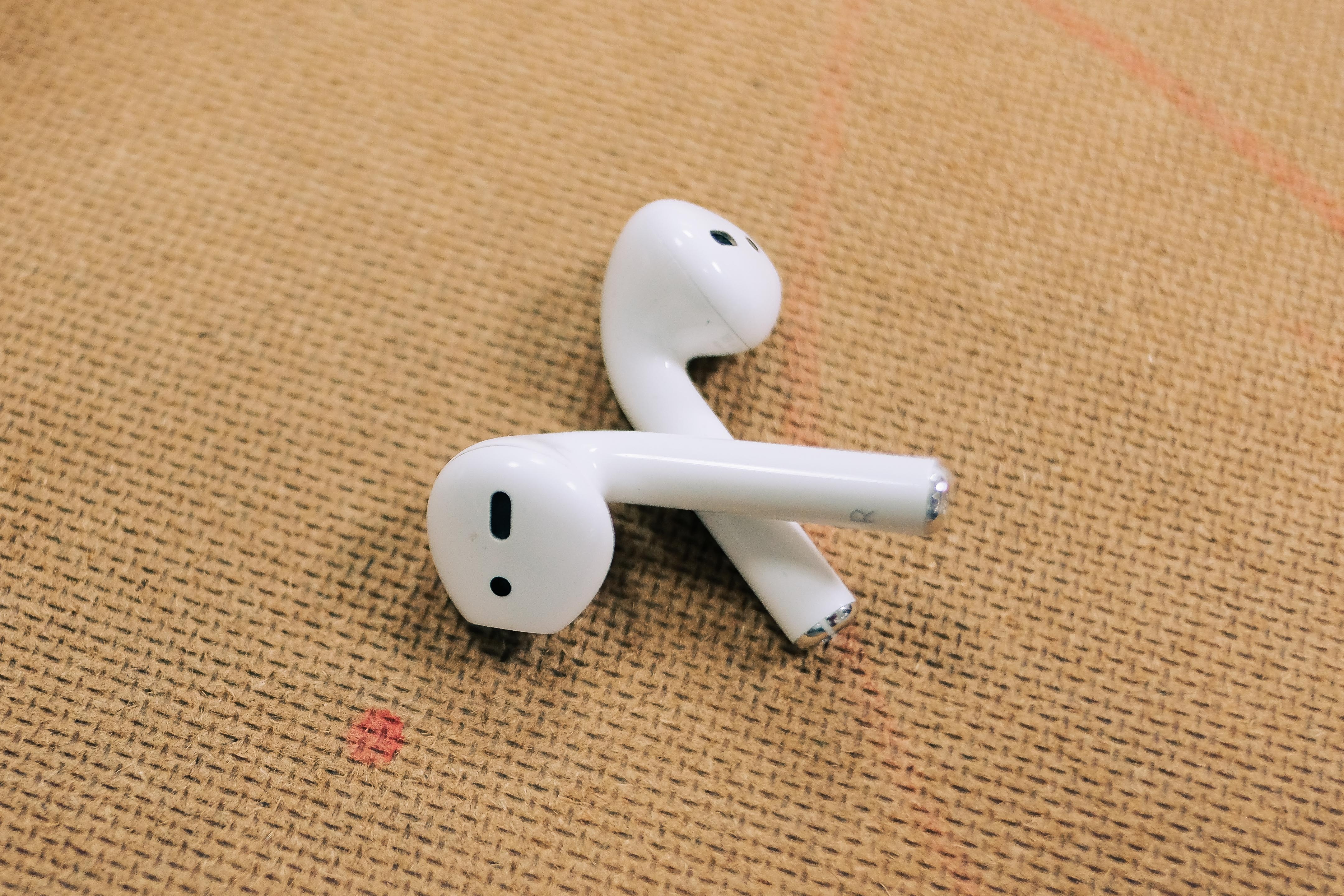 Apple AirPods thanh noi am anh voi toi nhu the nao? hinh anh