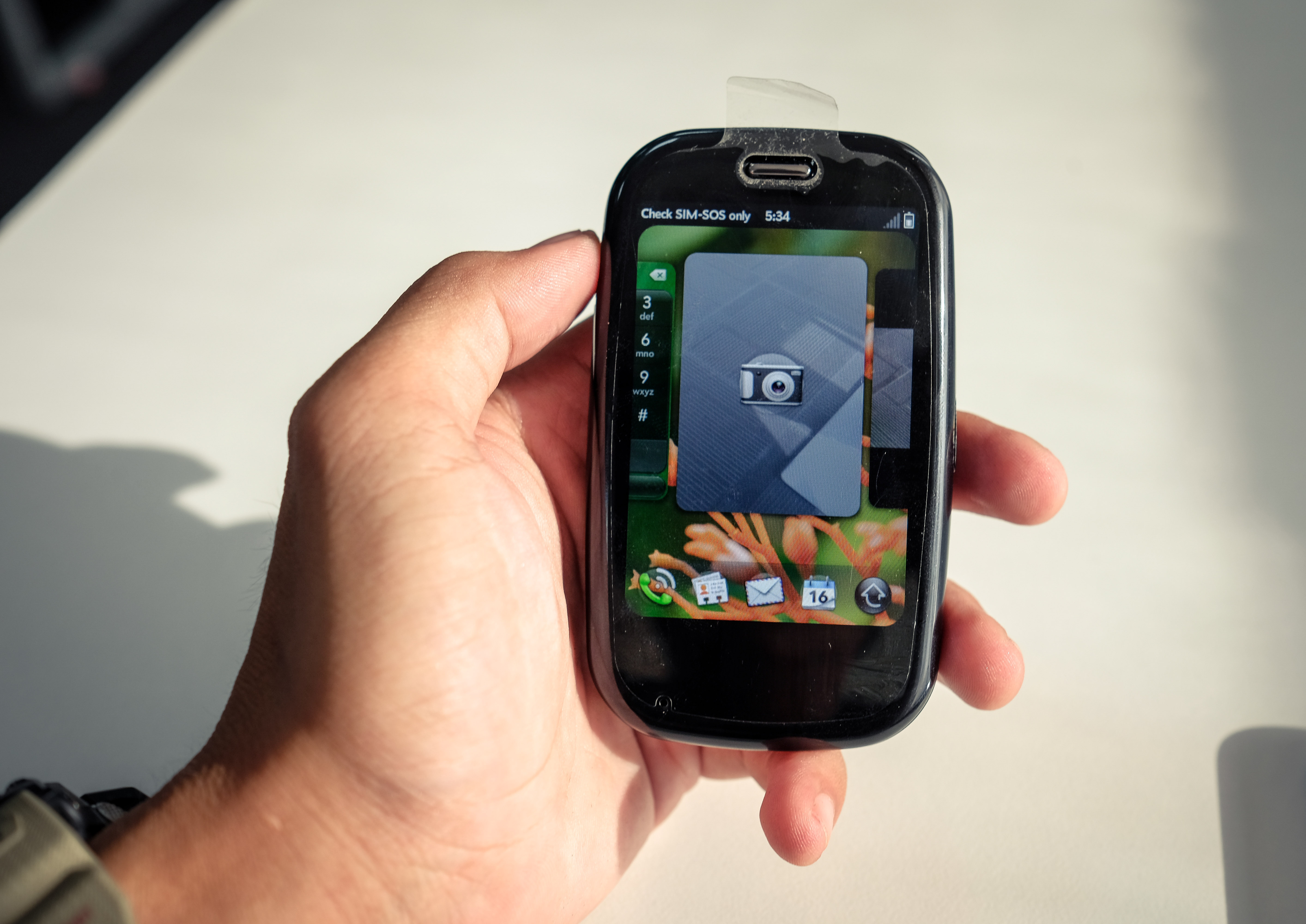 Palm Pre Plus: iPhone X cua 8 nam truoc hinh anh