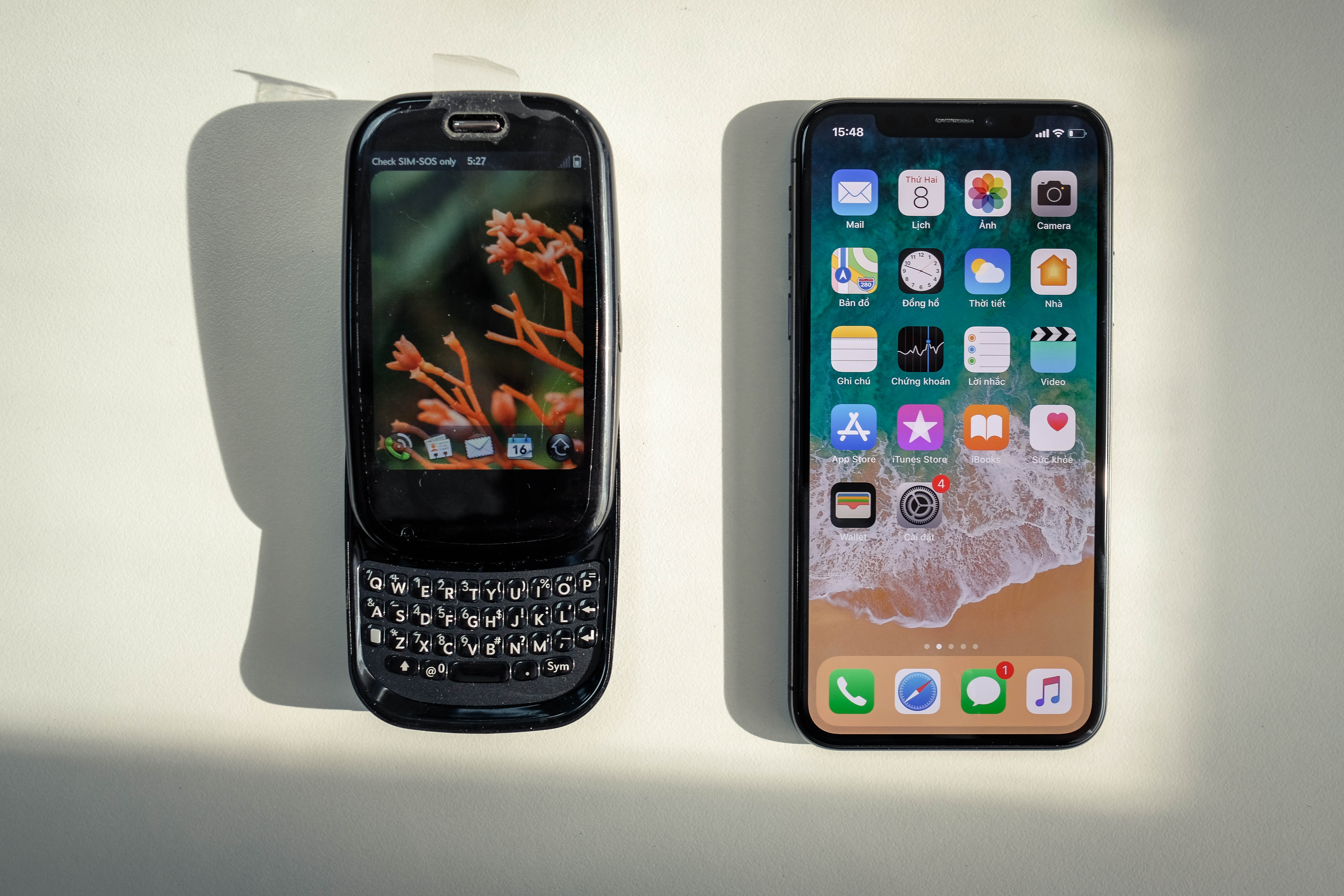 Palm Pre Plus: iPhone X cua 8 nam truoc hinh anh