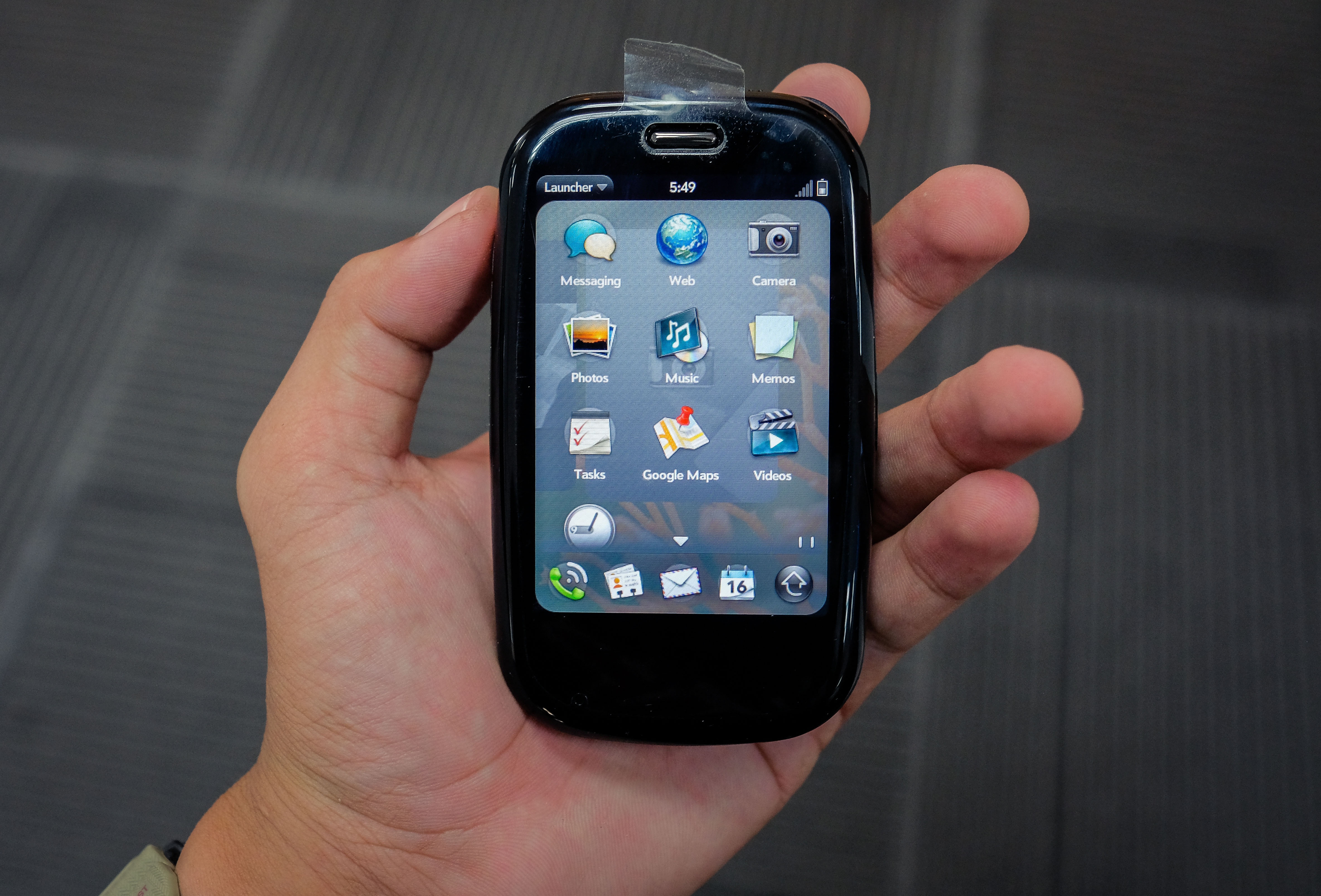 Palm Pre Plus: iPhone X cua 8 nam truoc anh 2