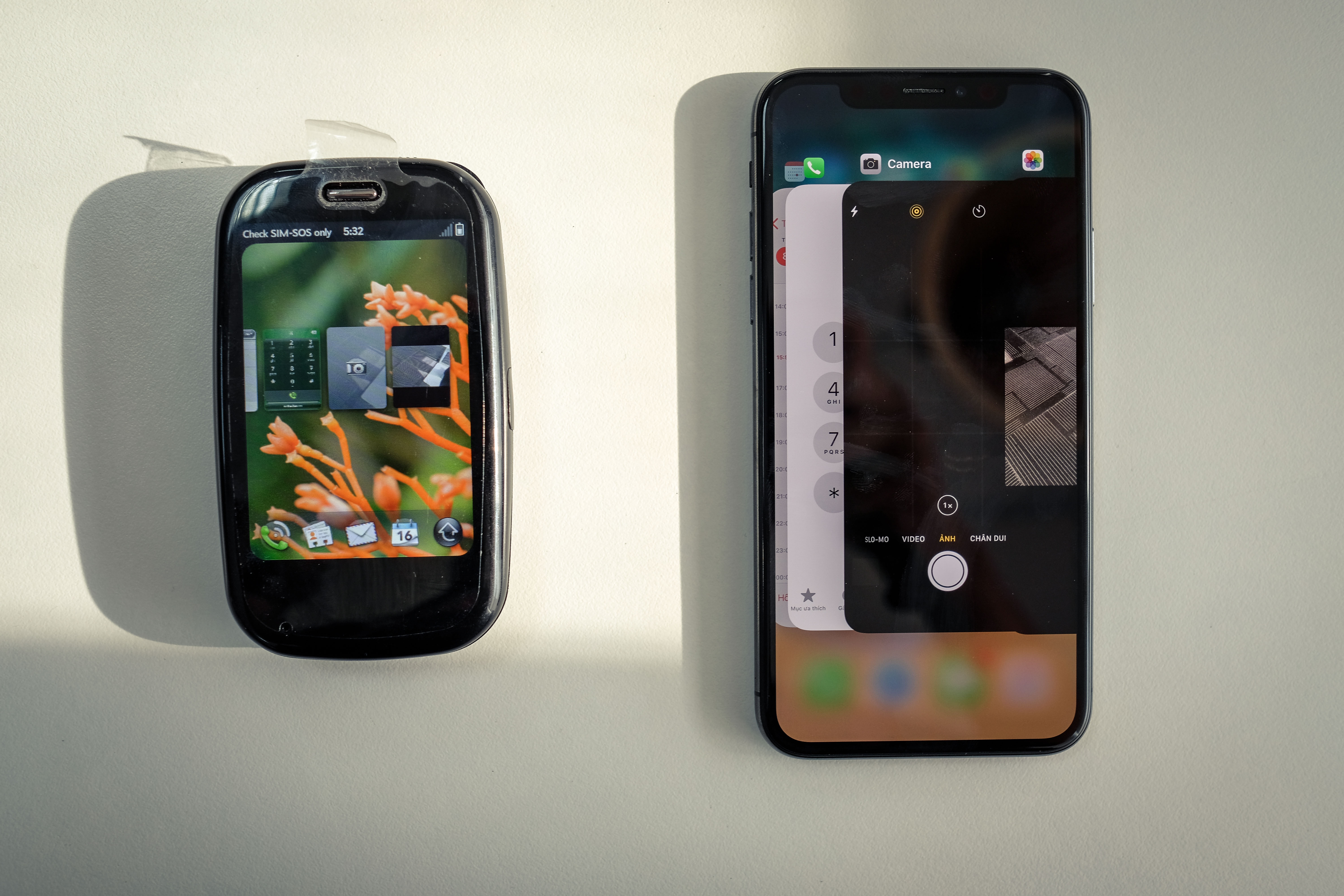 Palm Pre Plus: iPhone X cua 8 nam truoc anh 7