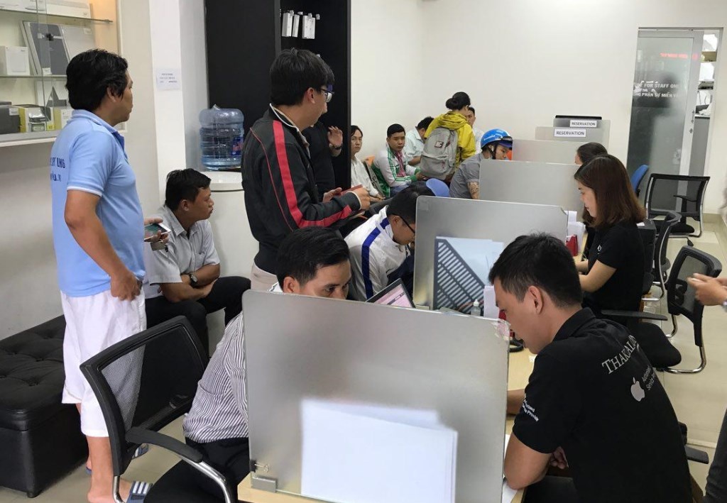 Apple het pin iPhone 6 Plus de thay tai VN anh 1