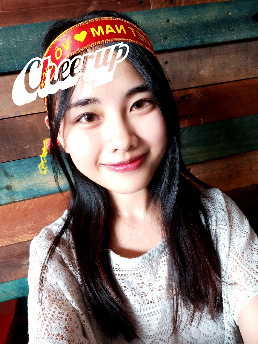 Khong khi U23 truoc gio chung ket Galaxy j7+ anh 9