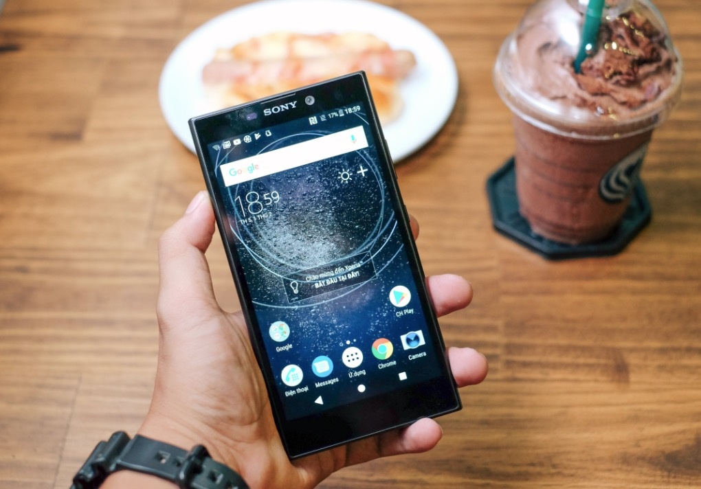 Xperia L2 - smartphone Sony dau tien co cam bien van tay mat lung hinh anh