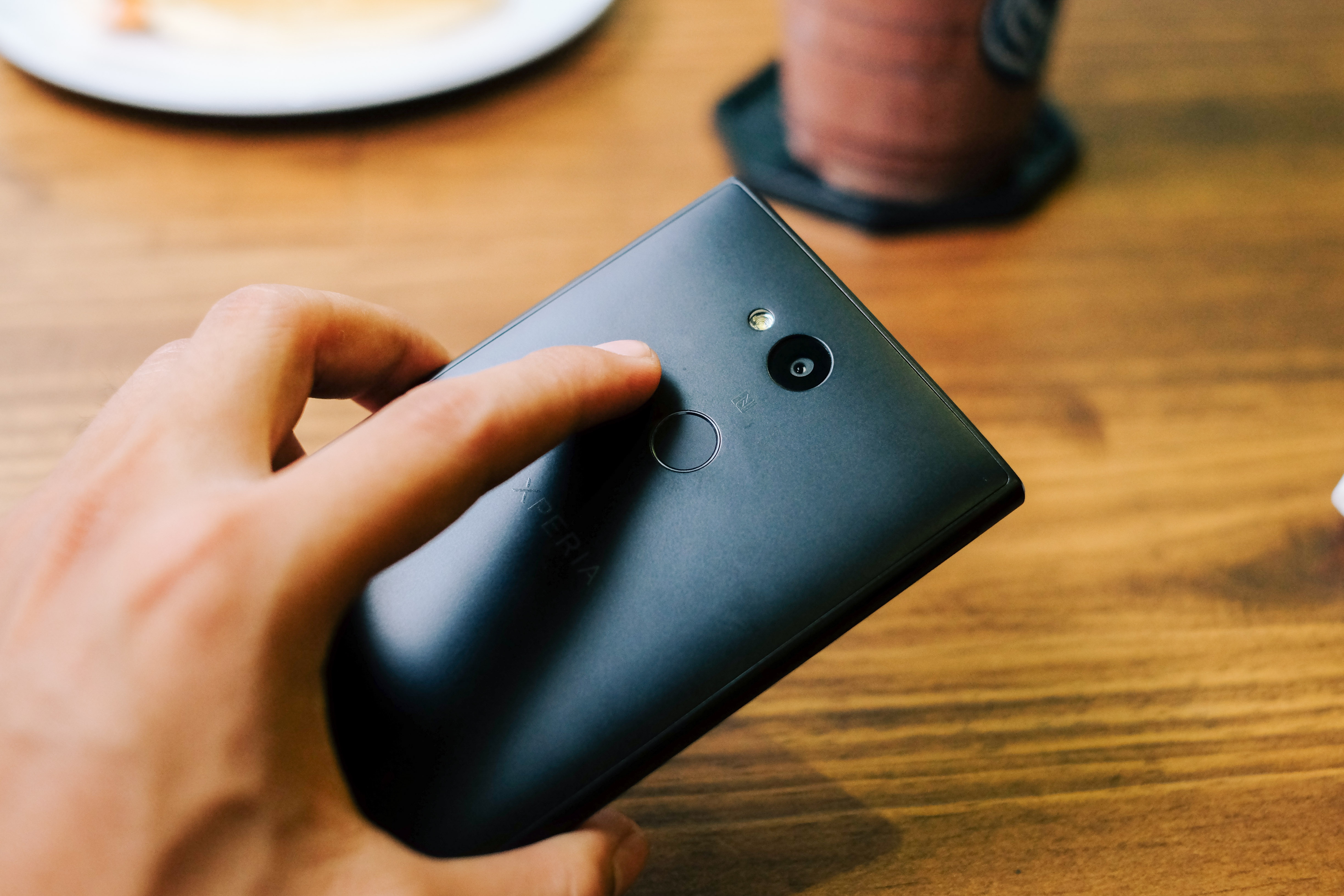 Xperia L2: Smartphone dau tien cua Sony co cam bie anh 4