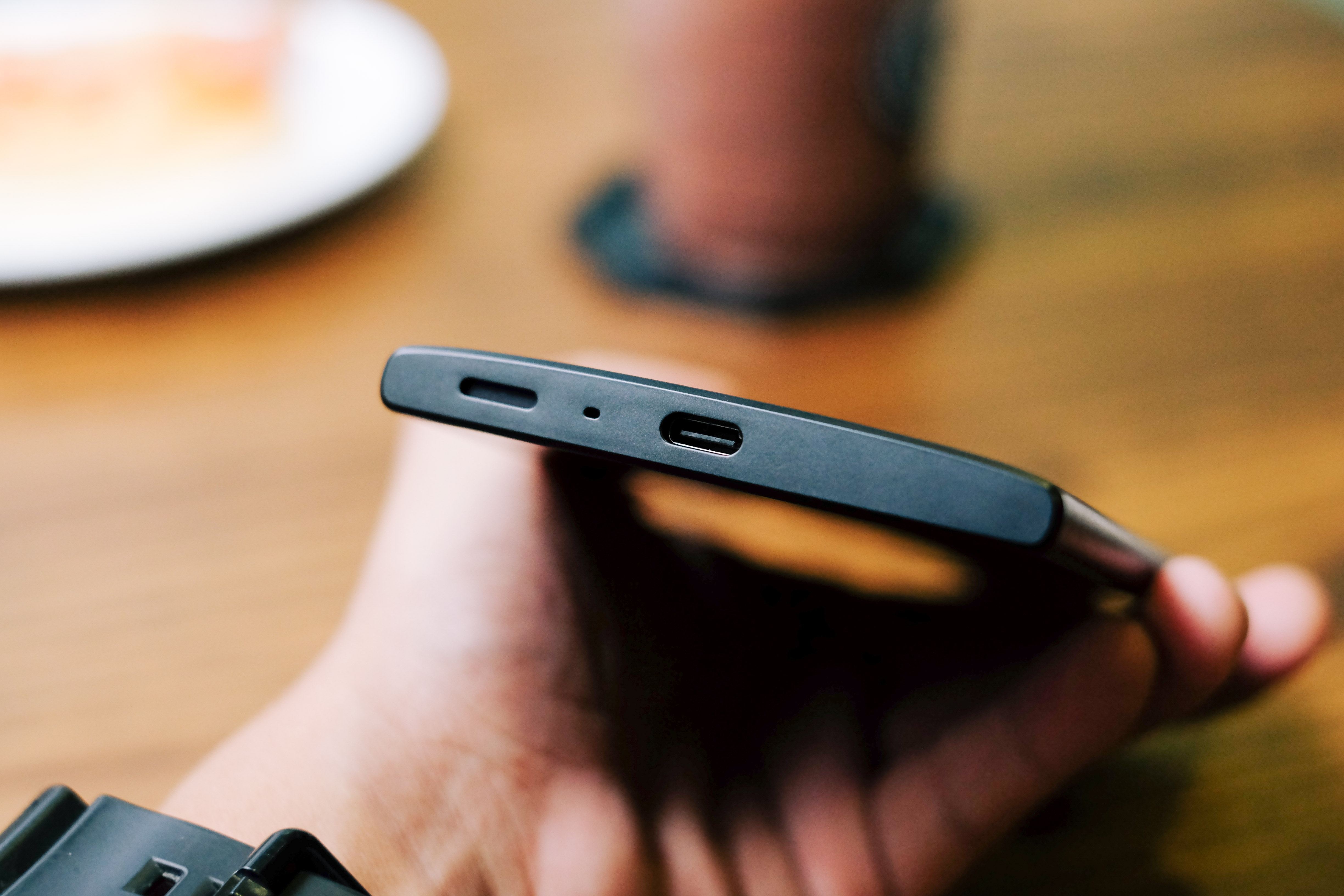 Xperia L2: Smartphone dau tien cua Sony co cam bie anh 6