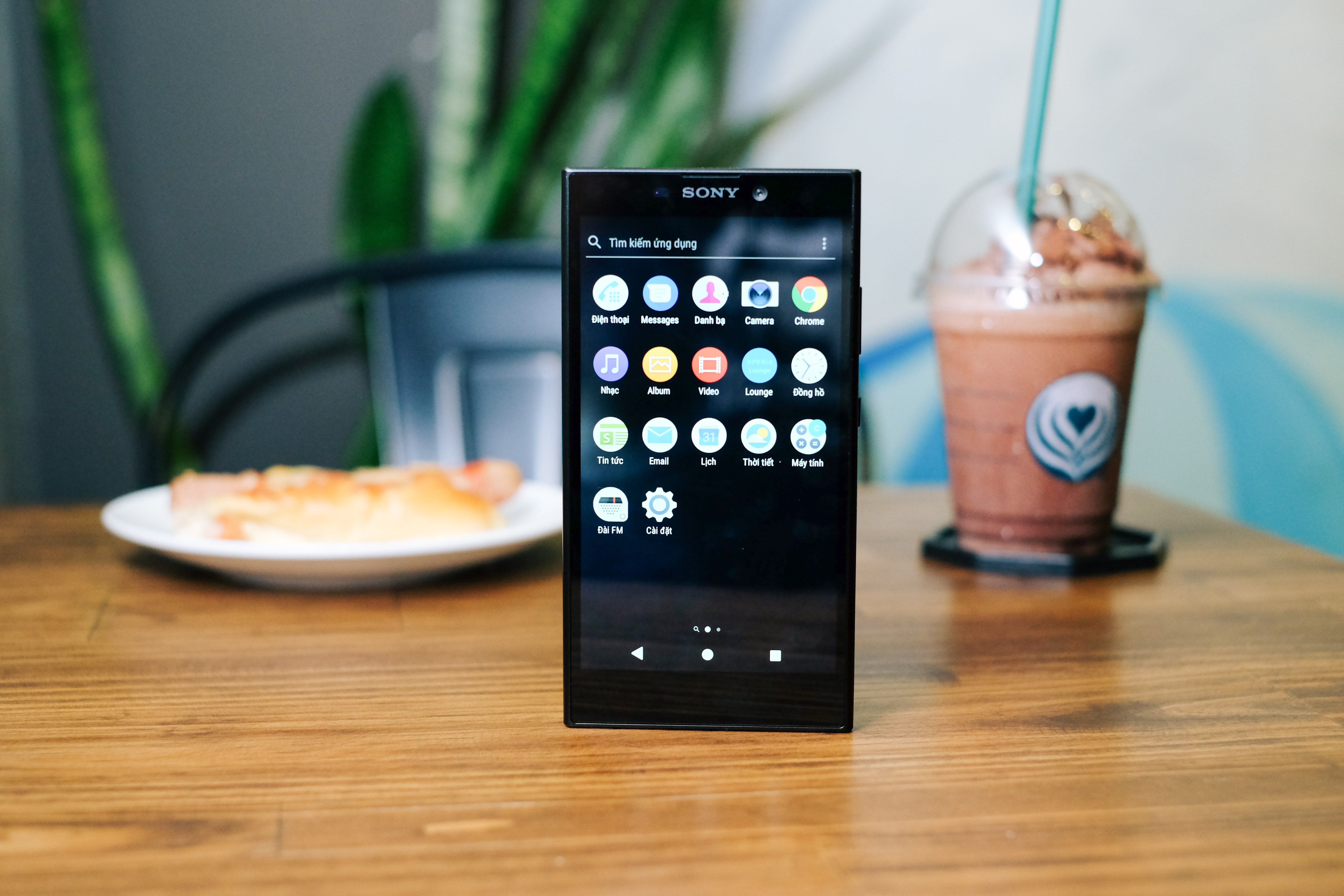 Xperia L2: Smartphone dau tien cua Sony co cam bie anh 9