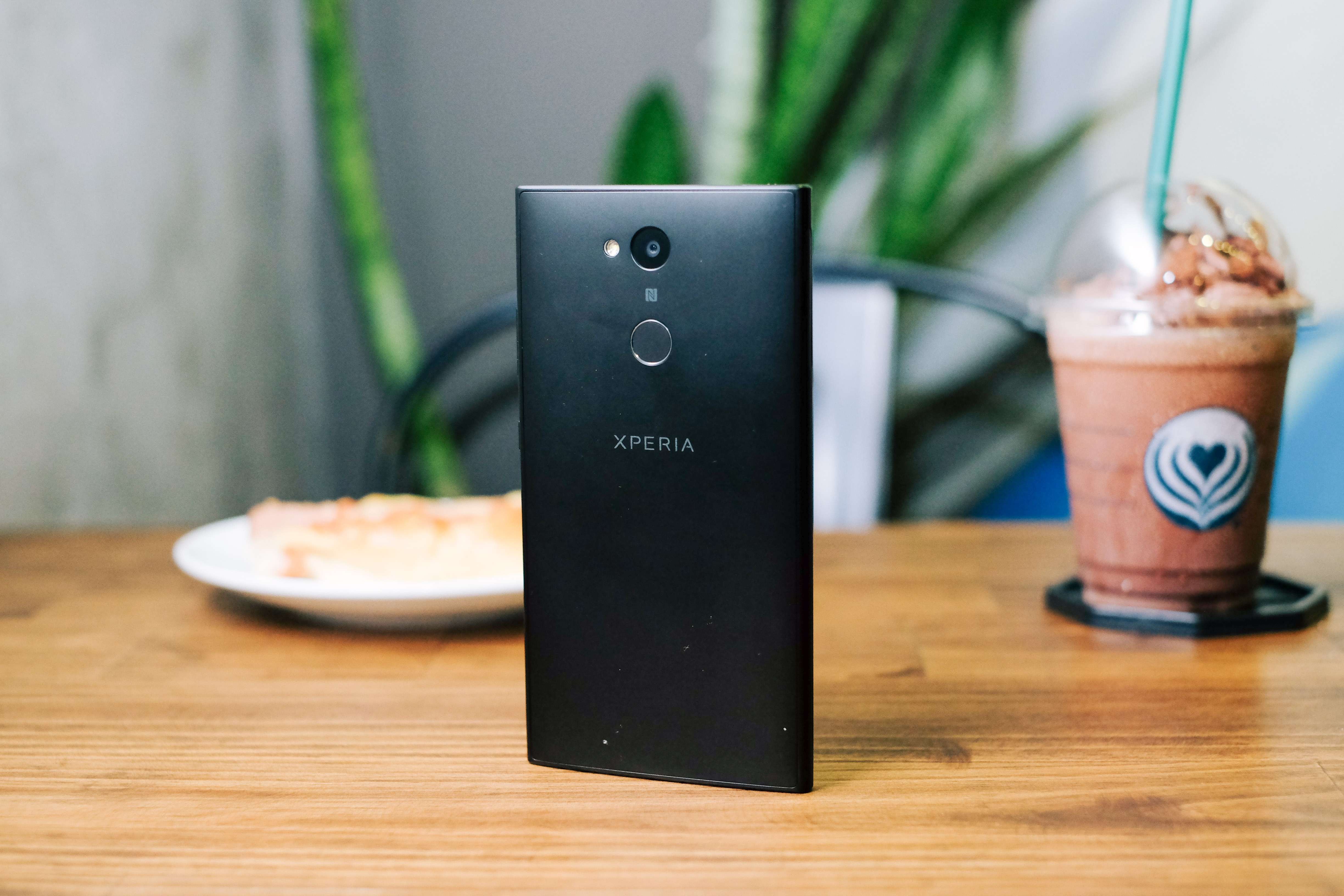Xperia L2: Smartphone dau tien cua Sony co cam bie anh 11