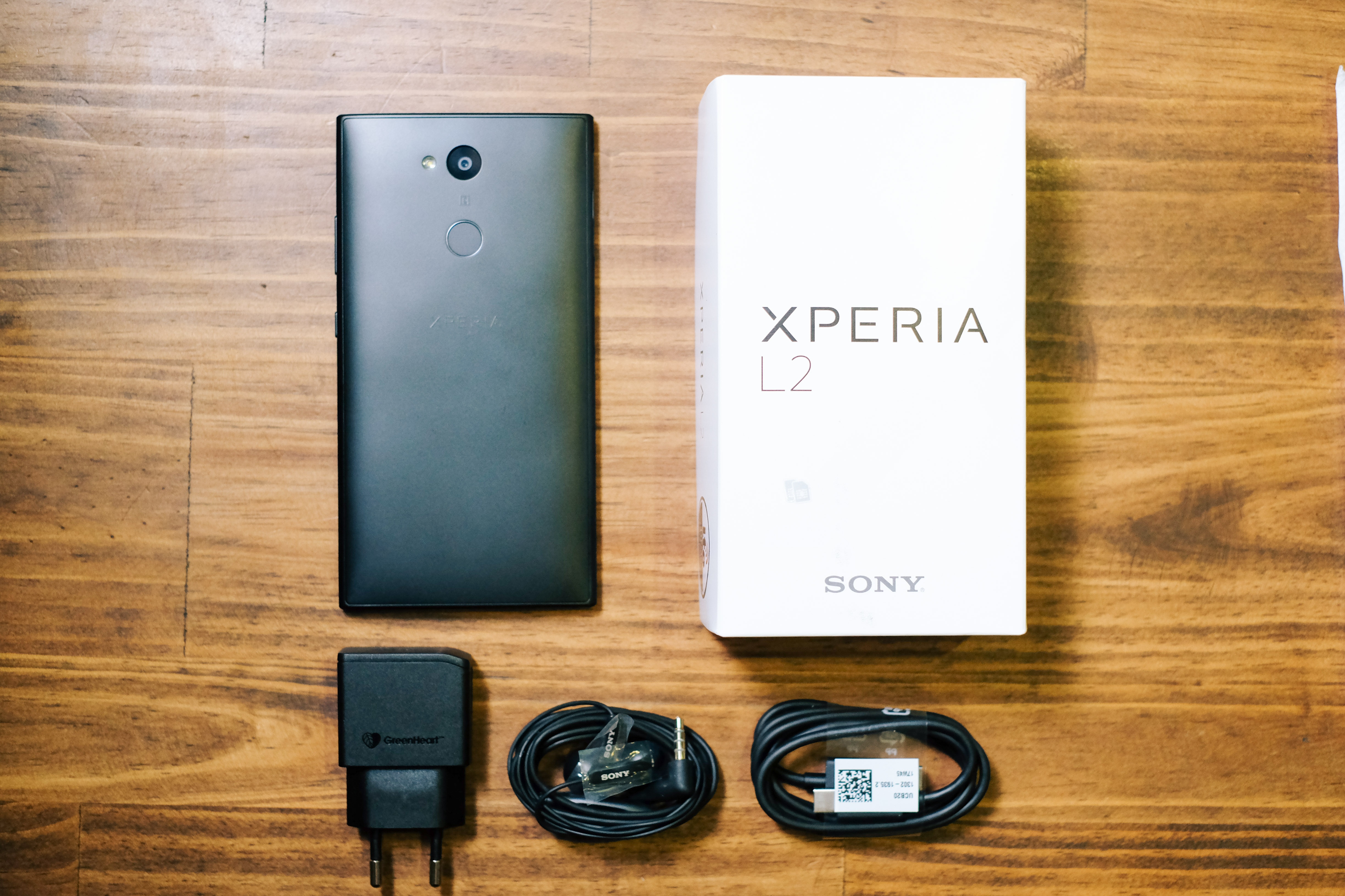 Xperia L2: Smartphone dau tien cua Sony co cam bie anh 1
