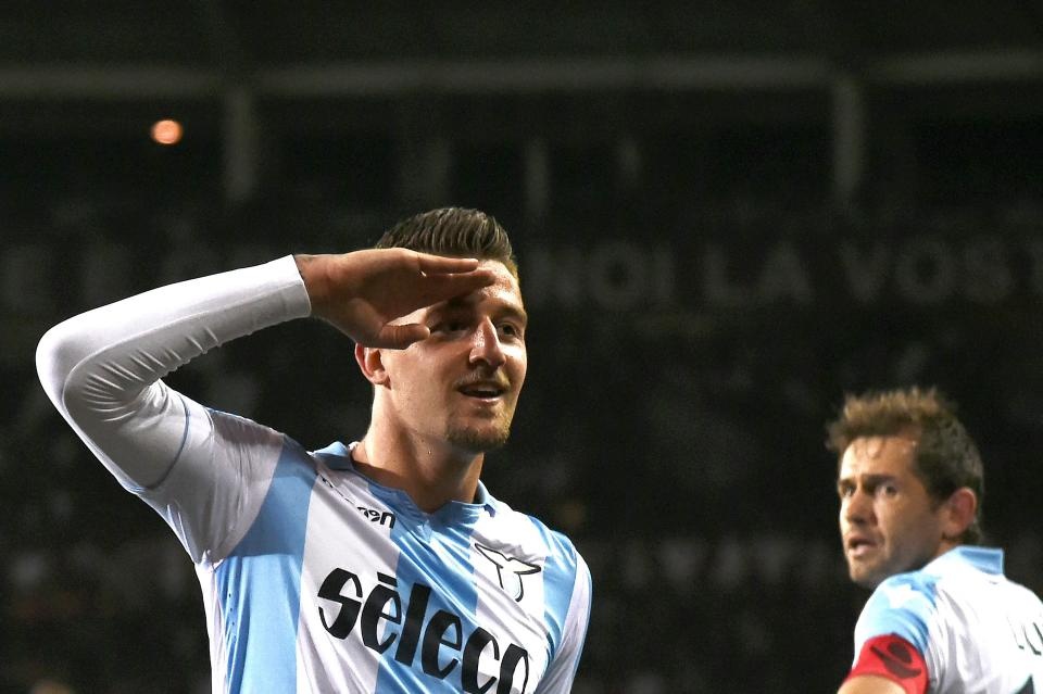 MU tinh ban Martial, mua Milinkovic-Savic hinh anh