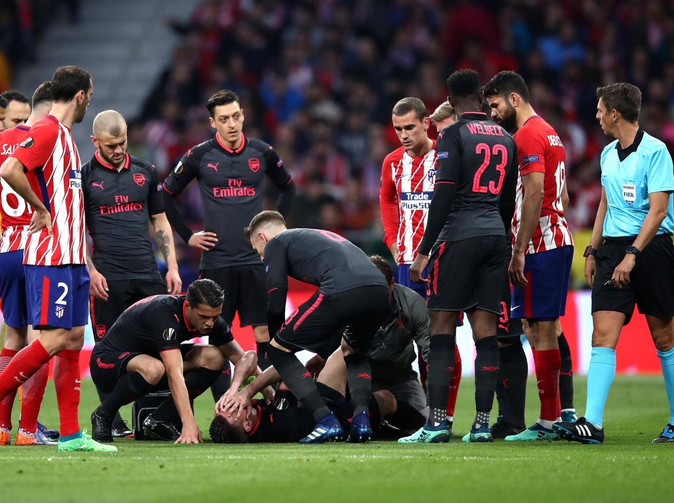 Arsenal mua 2018/19: Khong con HLV, doi truong va ca doi pho hien tai hinh anh