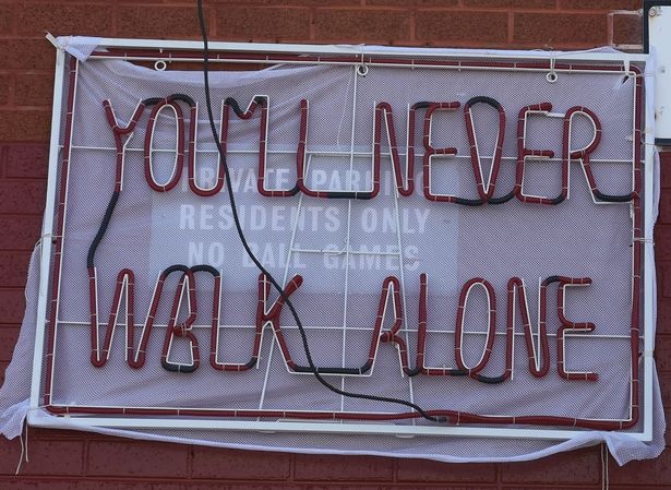 Liverpool, chung kết, Champions League, trang trí, cổ động viên ảnh 6 Liverpool, chung ket, Champions League, trang tri, co dong vien anh 6