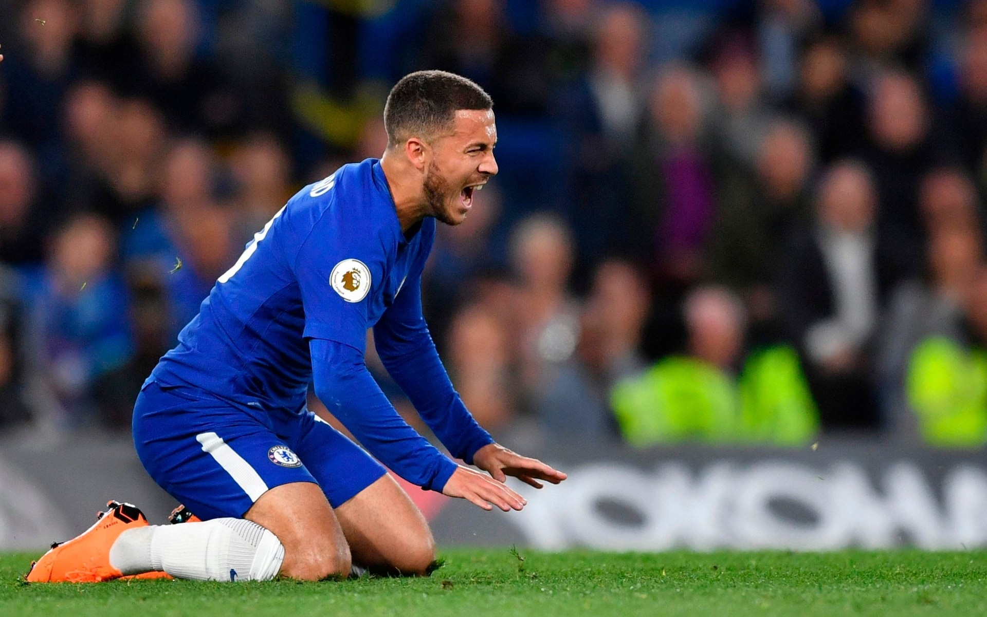 Tai sao Hazard tri hoan ky hop dong moi voi Chelsea? hinh anh