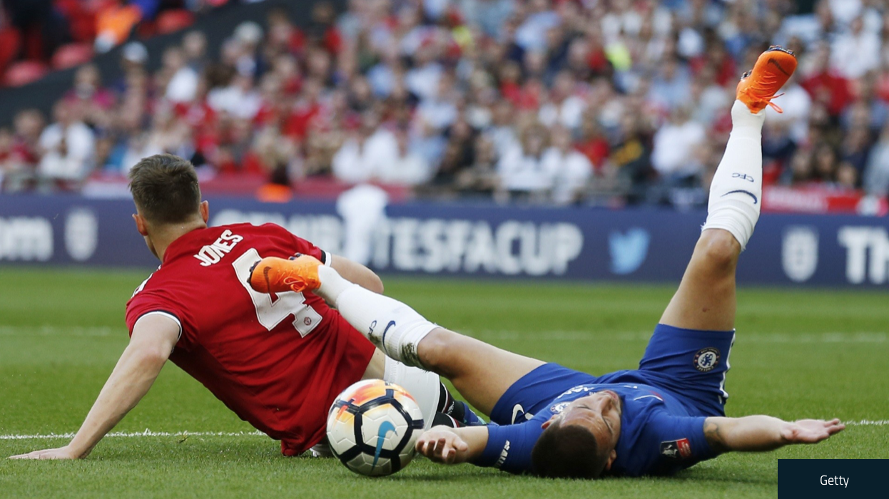 Sau FA Cup, CDV Anh hoang mang khi Phil Jones du World Cup hinh anh