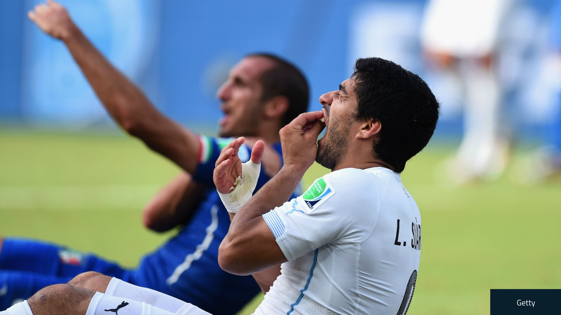 Luis Suarez: 'Toi truong thanh hon sau vu can Chiellini' hinh anh