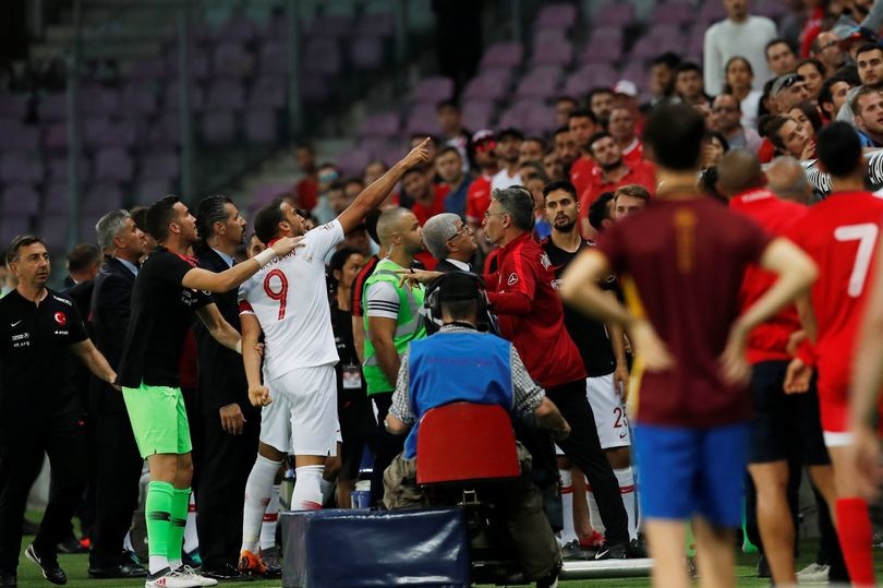 Tien dao cua Everton linh the do sau khi doa rach co CDV hinh anh