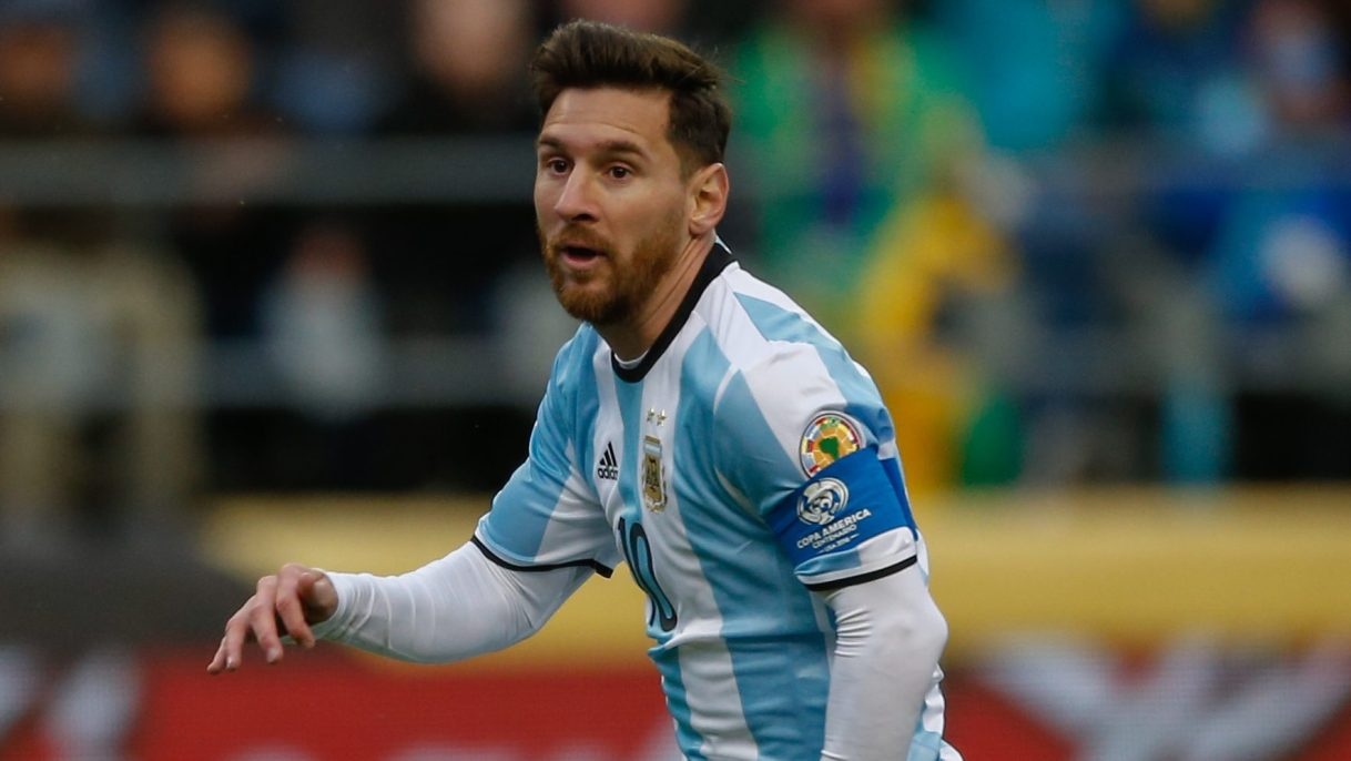 Argentina huy tran giao huu gap Israel vi Messi bi de doa hinh anh
