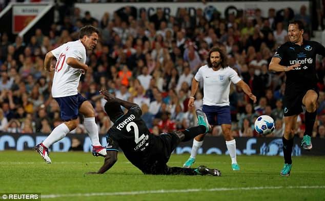 Eric Cantona tái xuất ở Old Trafford ảnh 12 Eric Cantona tai xuat o Old Trafford anh 12