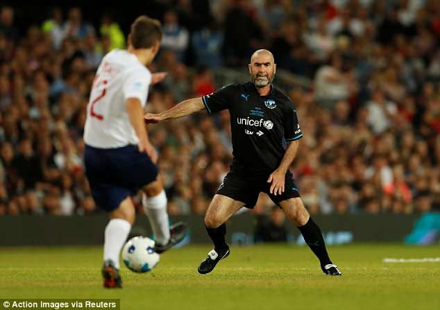 Eric Cantona tái xuất ở Old Trafford ảnh 13 Eric Cantona tai xuat o Old Trafford anh 13